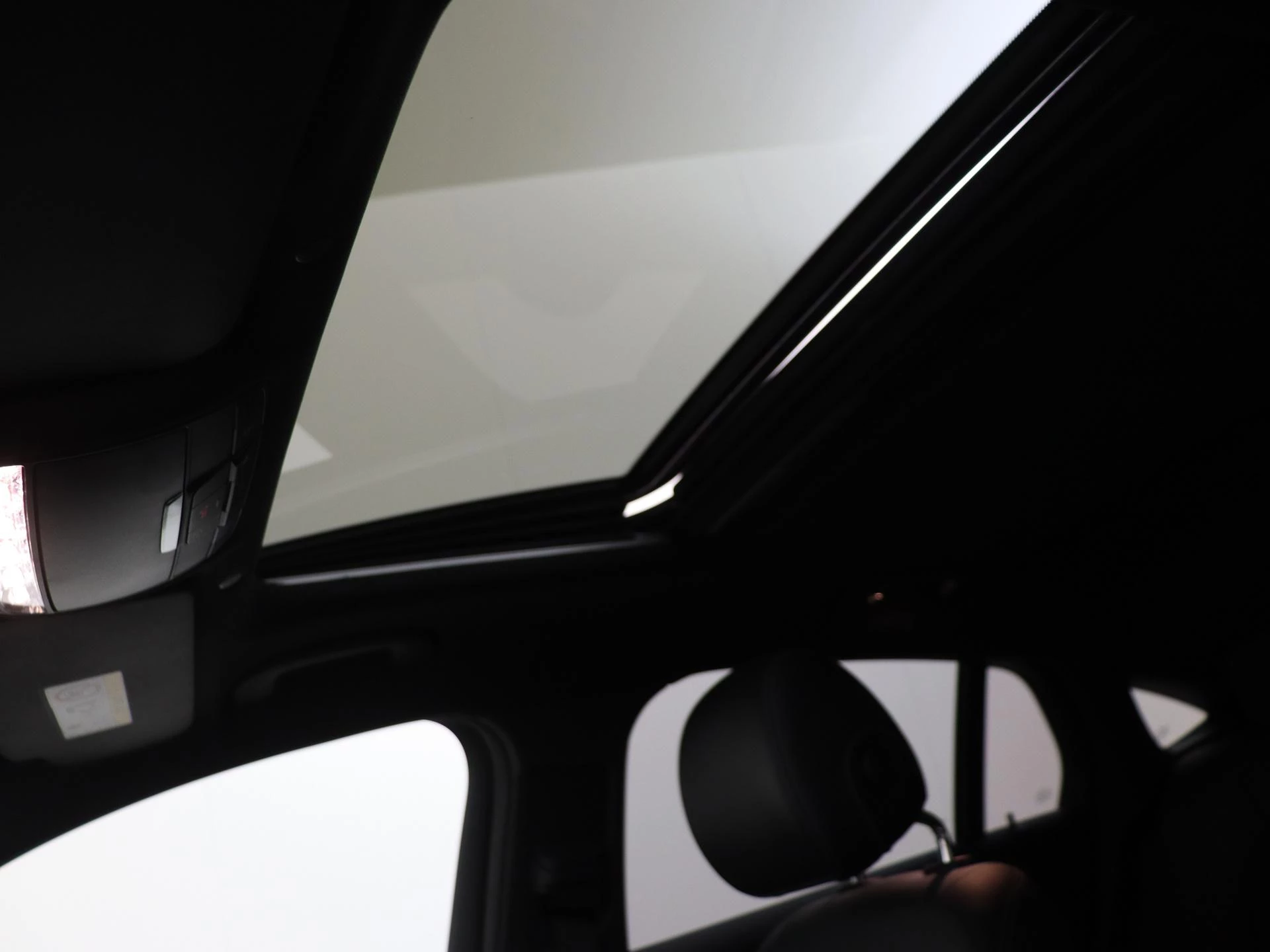 Mercedes-Benz-GLC-image-28