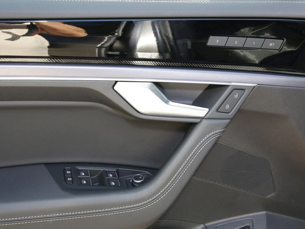 Volkswagen-Touareg-image-15