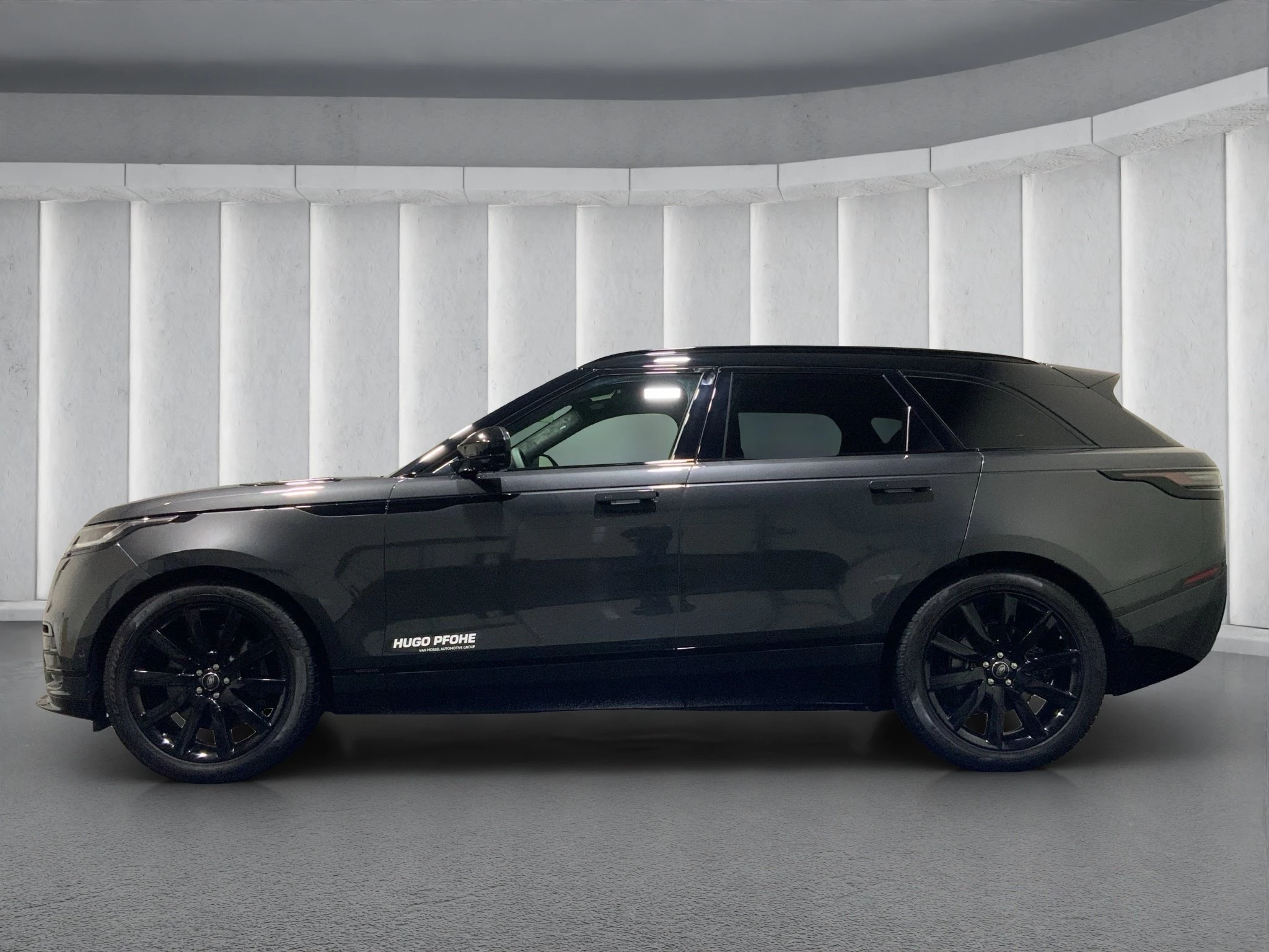 Land Rover-Range Rover Velar-image-4