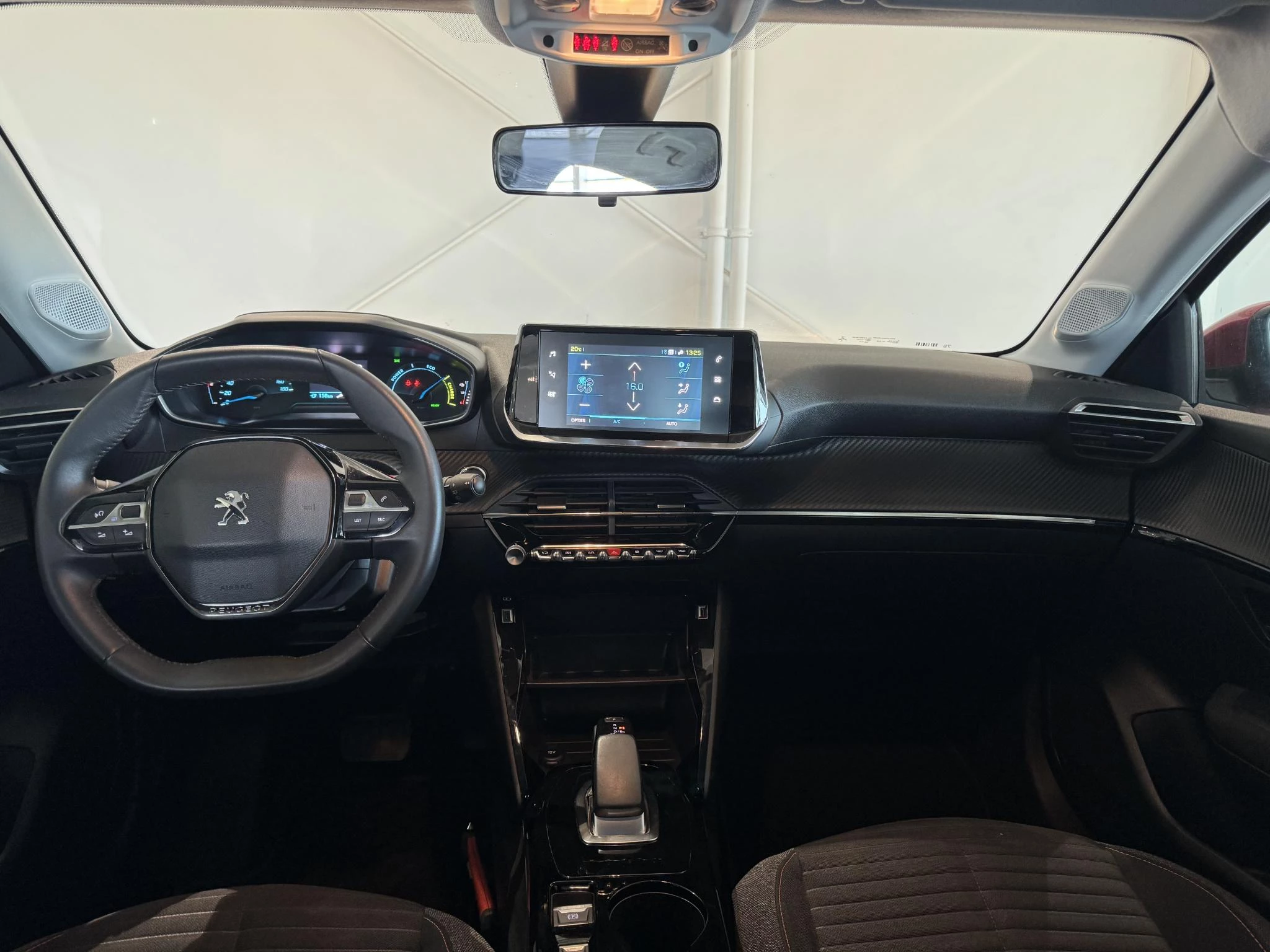 Peugeot-e-208-image-9