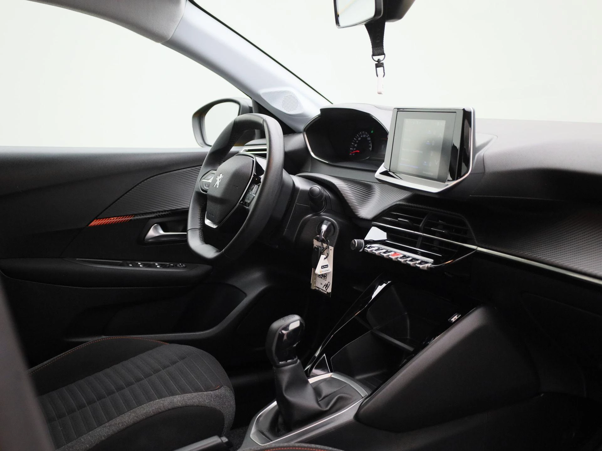 Peugeot-208-image-29