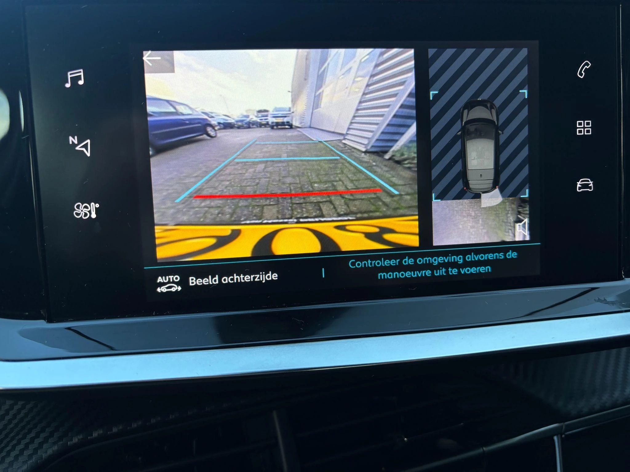 Peugeot-e-208-image-19