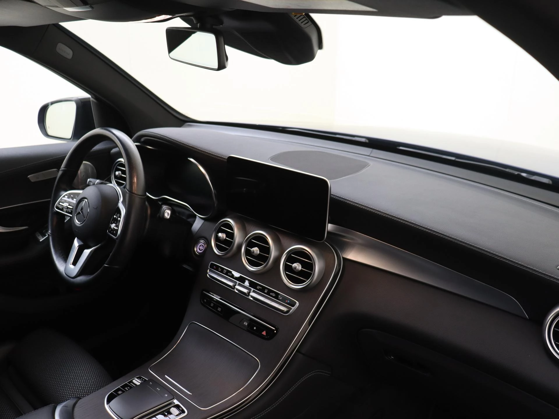 Mercedes-Benz-GLC-image-10
