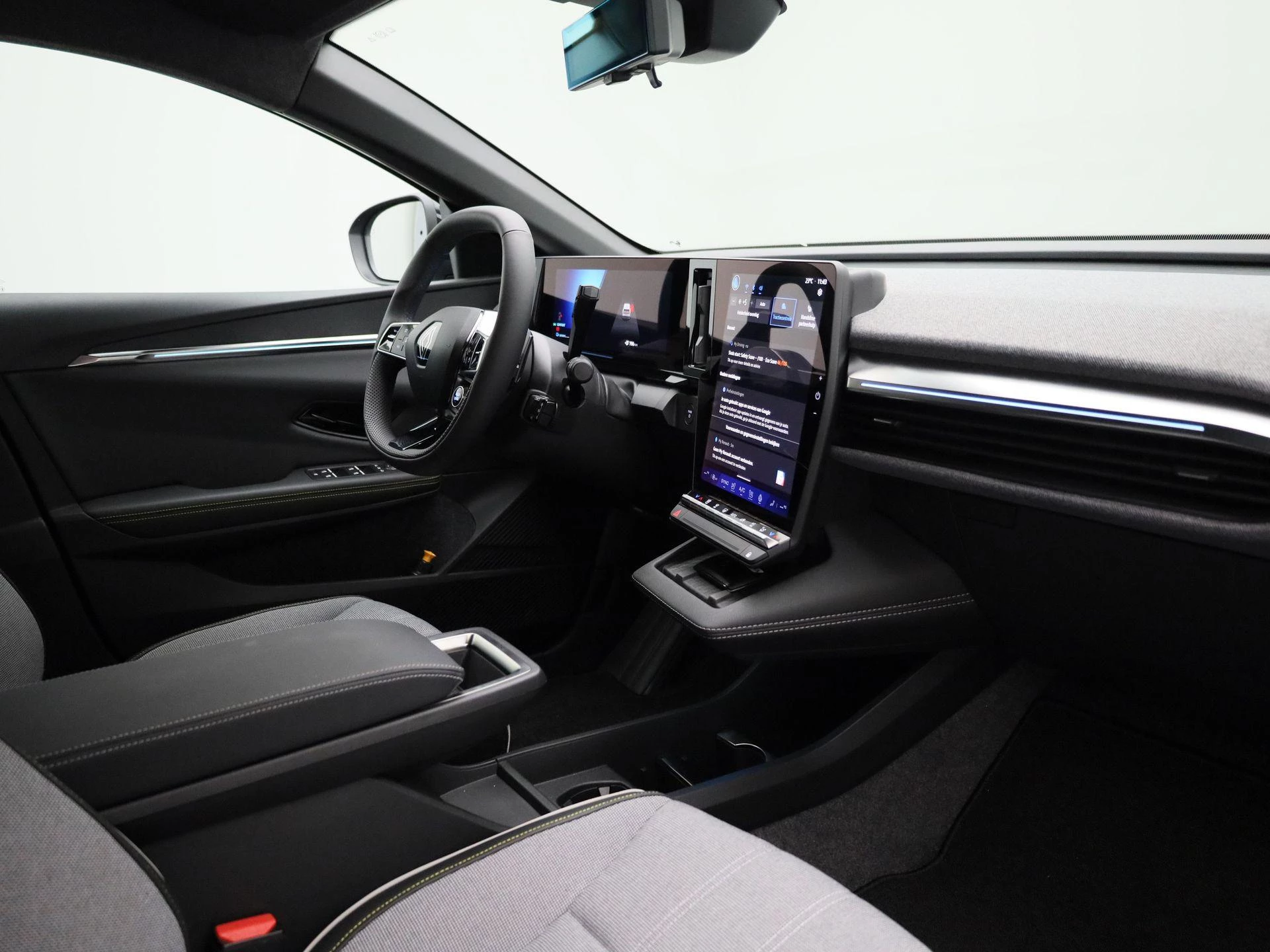 Renault-Megane E-Tech-image-30