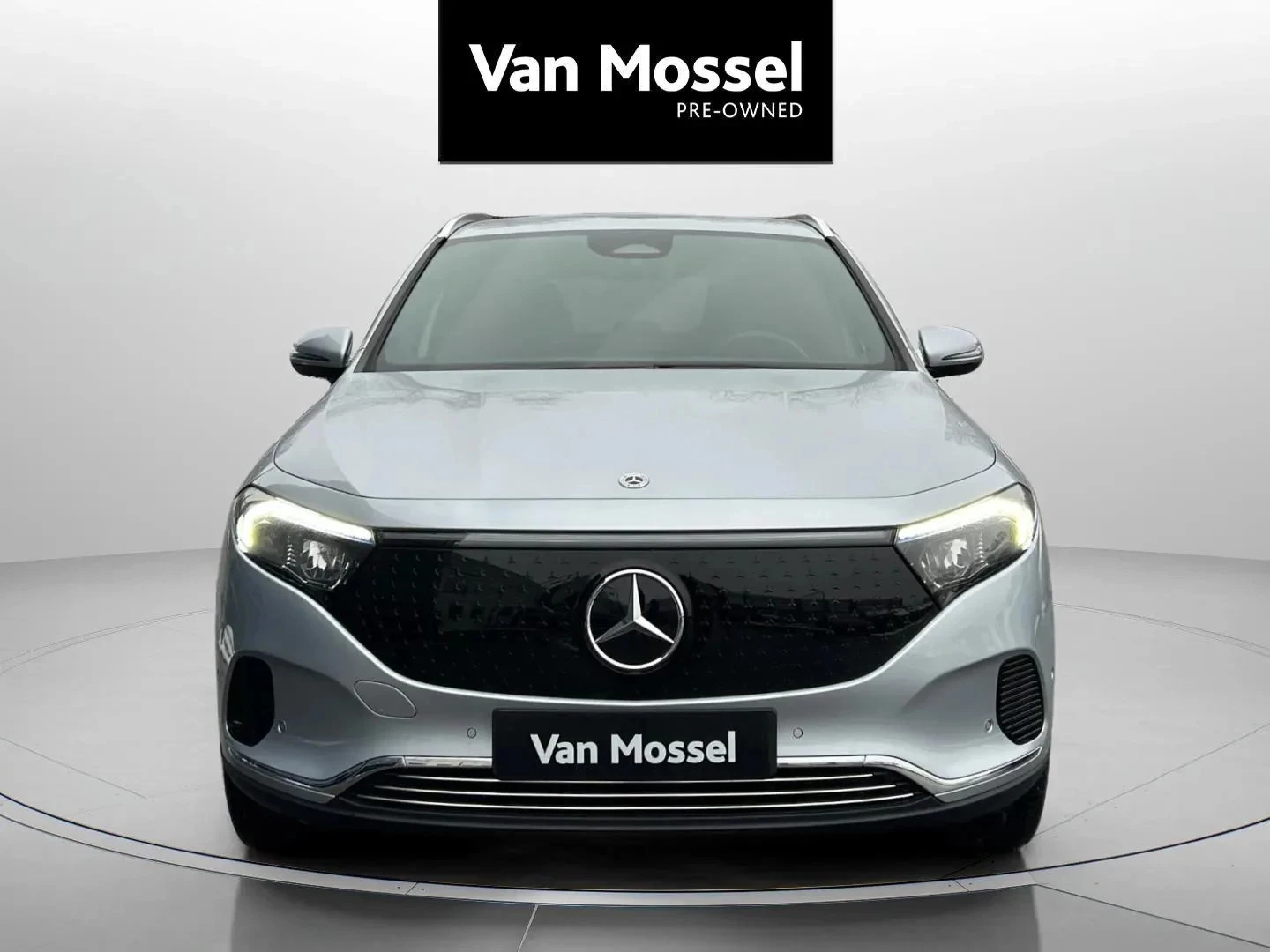 Mercedes-Benz-EQA-image-2