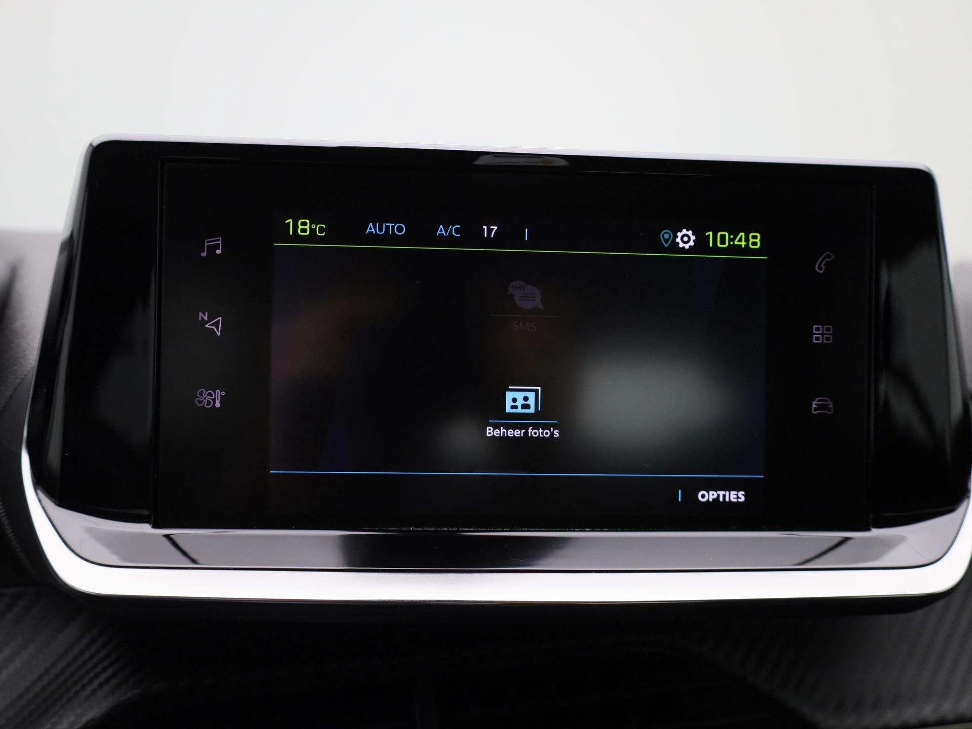 Peugeot-e-208-image-24