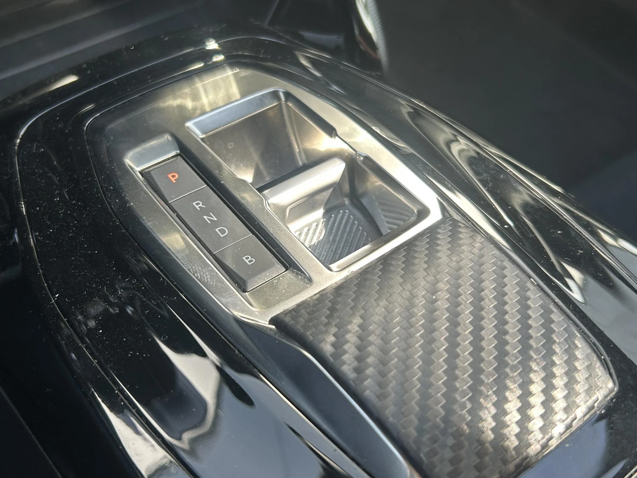 Peugeot-e-2008-image-14