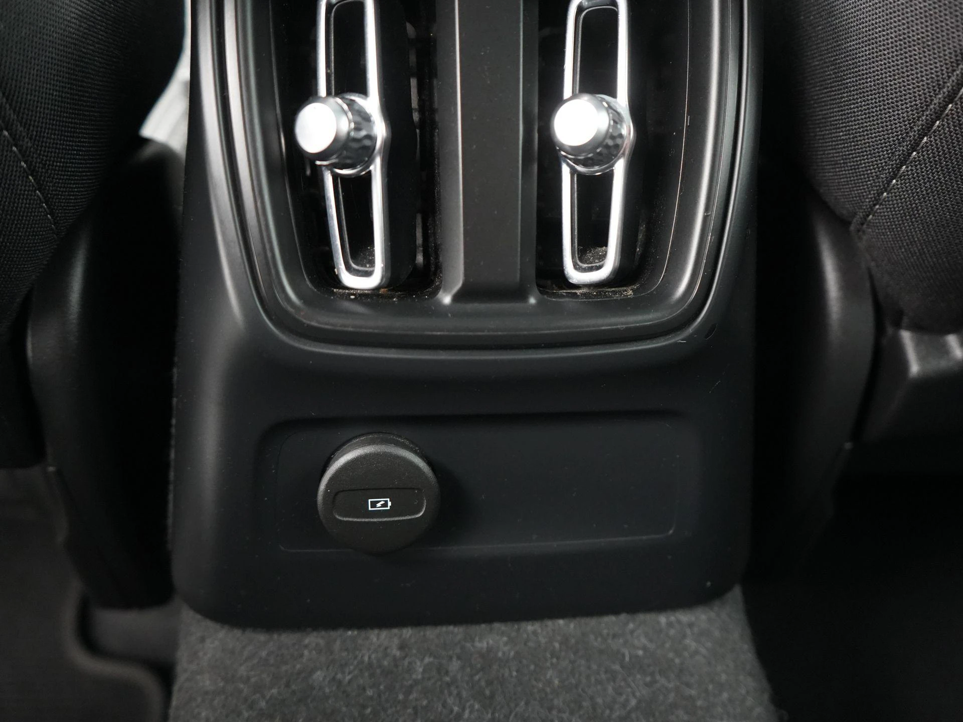 Volvo XC40 1.5 T4 Plug-in hybrid Plus Dark