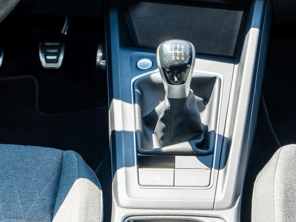 Volkswagen-Golf-image-13