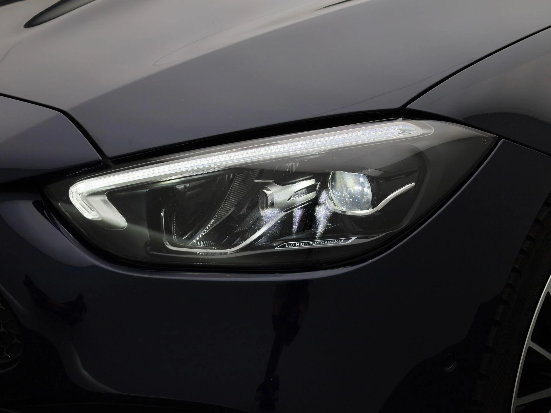Mercedes-Benz-C-Klasse-image-17