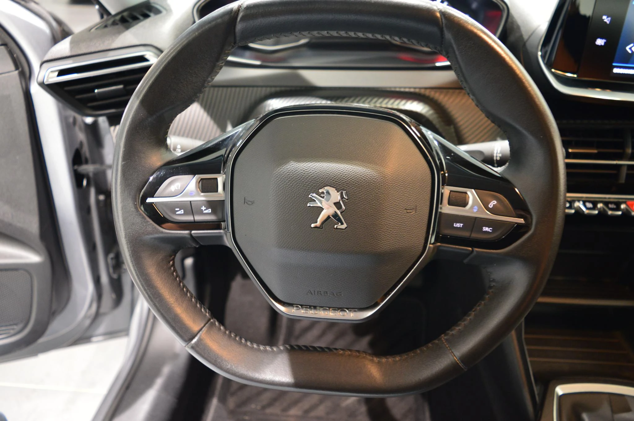 Peugeot-208-image-12