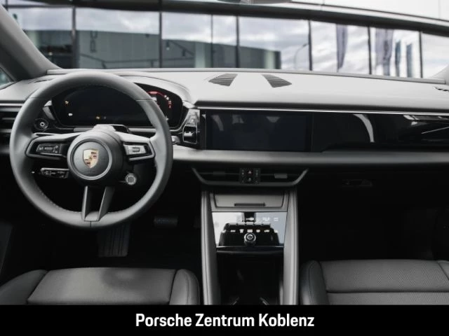 Porsche Macan 4 -