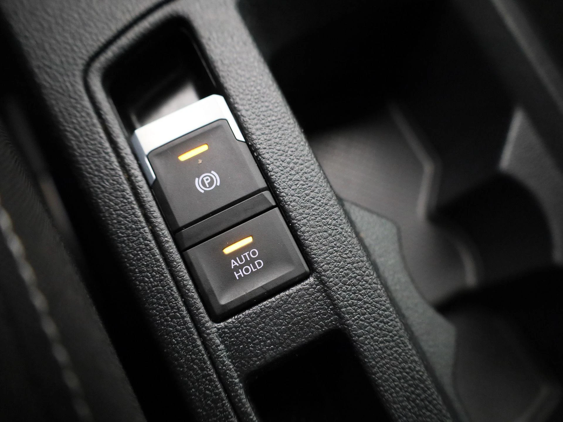 Volkswagen-T-Roc-image-25