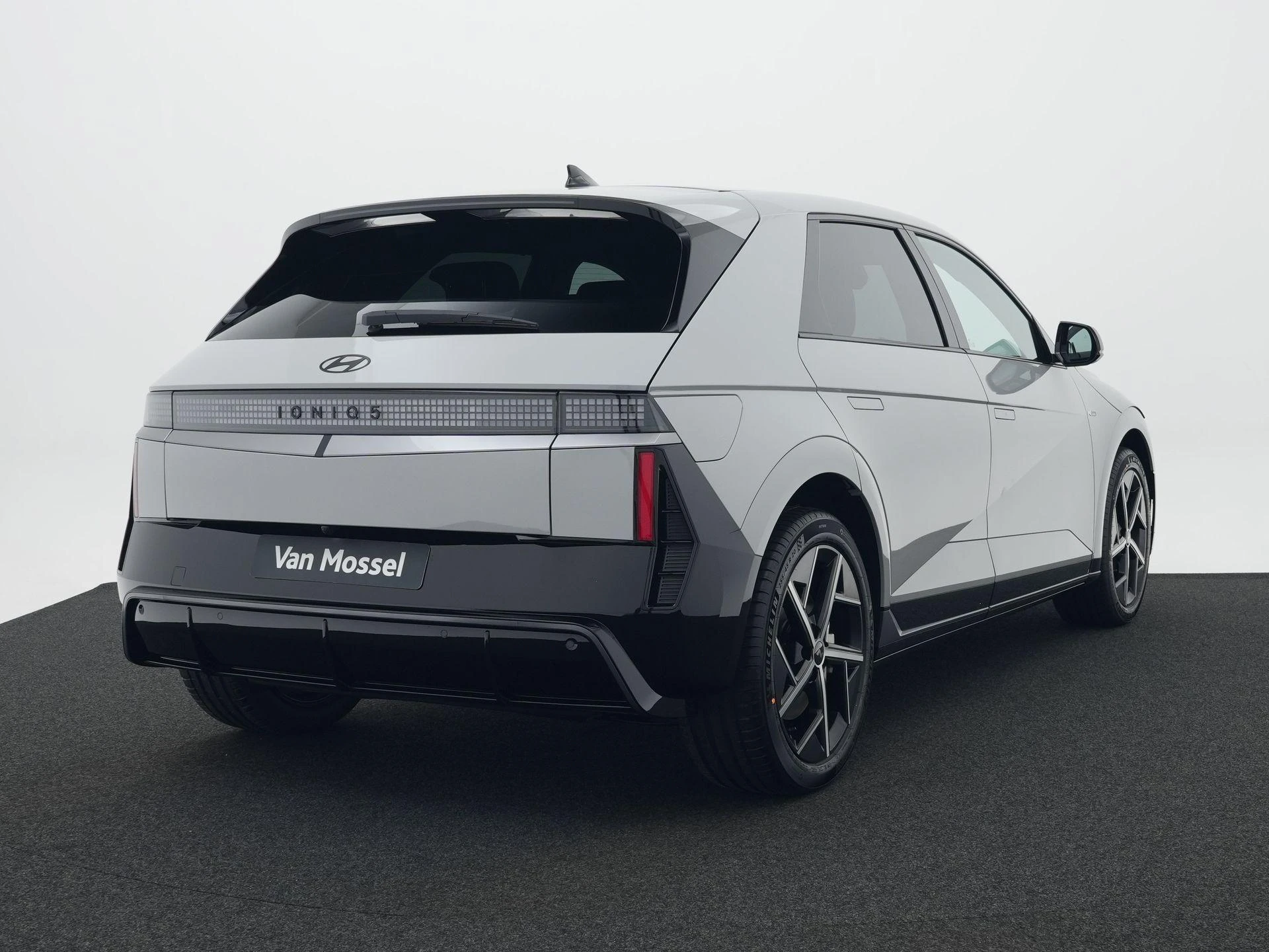 Hyundai-IONIQ 5-image-11