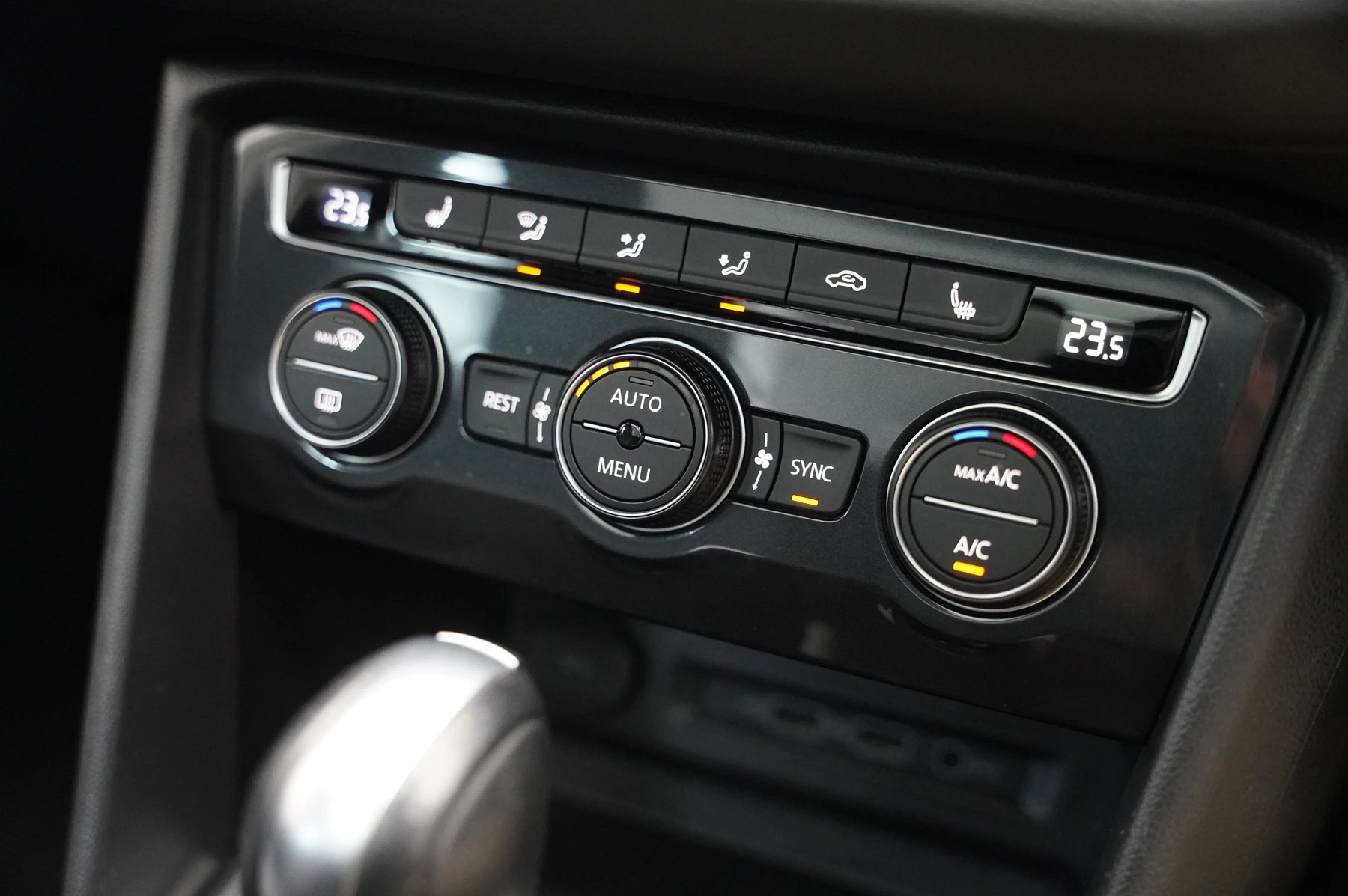 Volkswagen-Tiguan-image-25