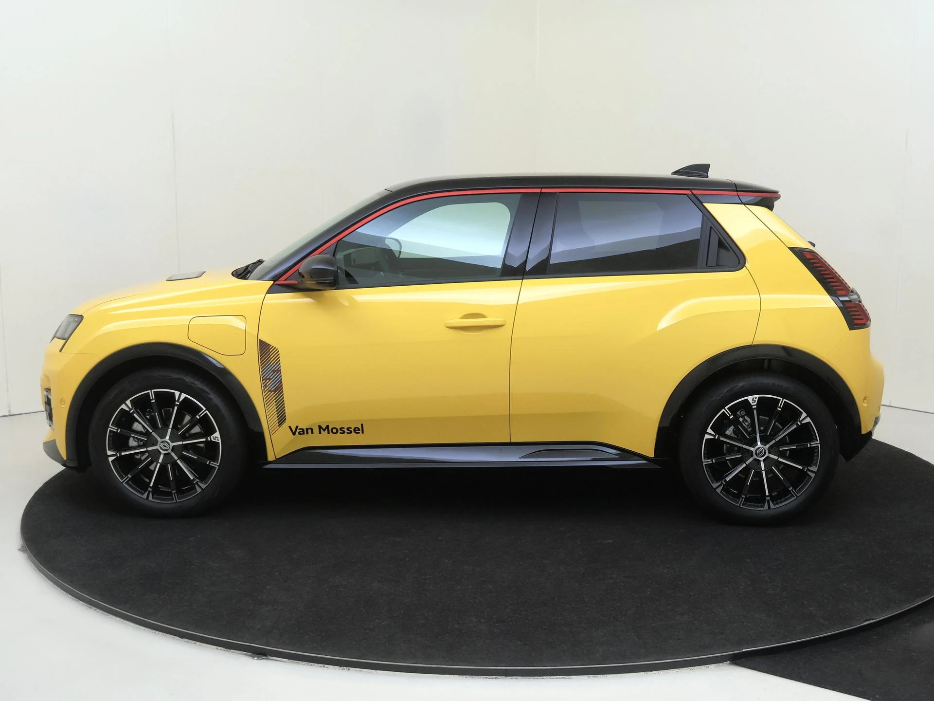 Renault 5 urban range iconic cinq 40 kWh