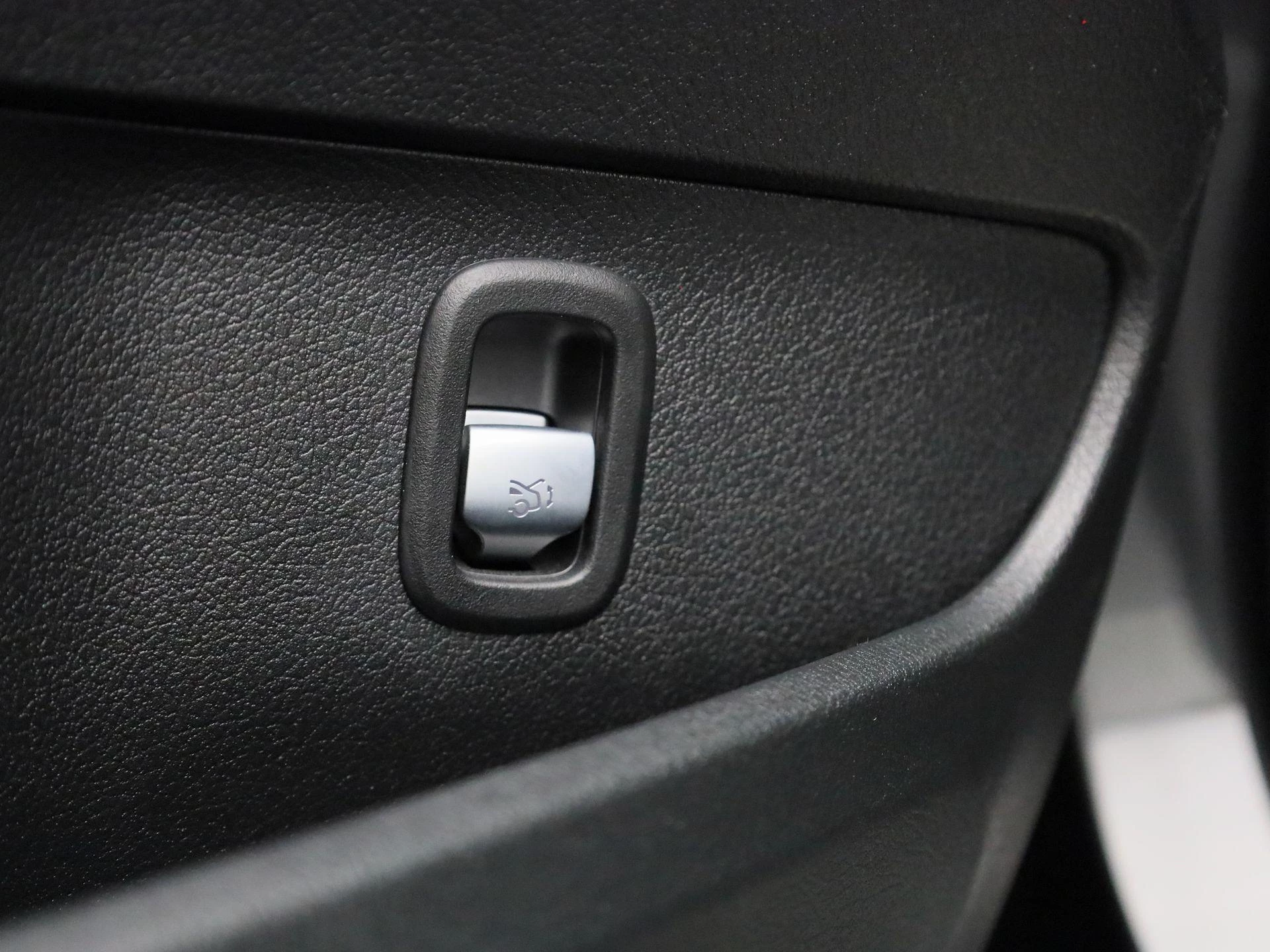 Mercedes-Benz-C-Klasse-image-47