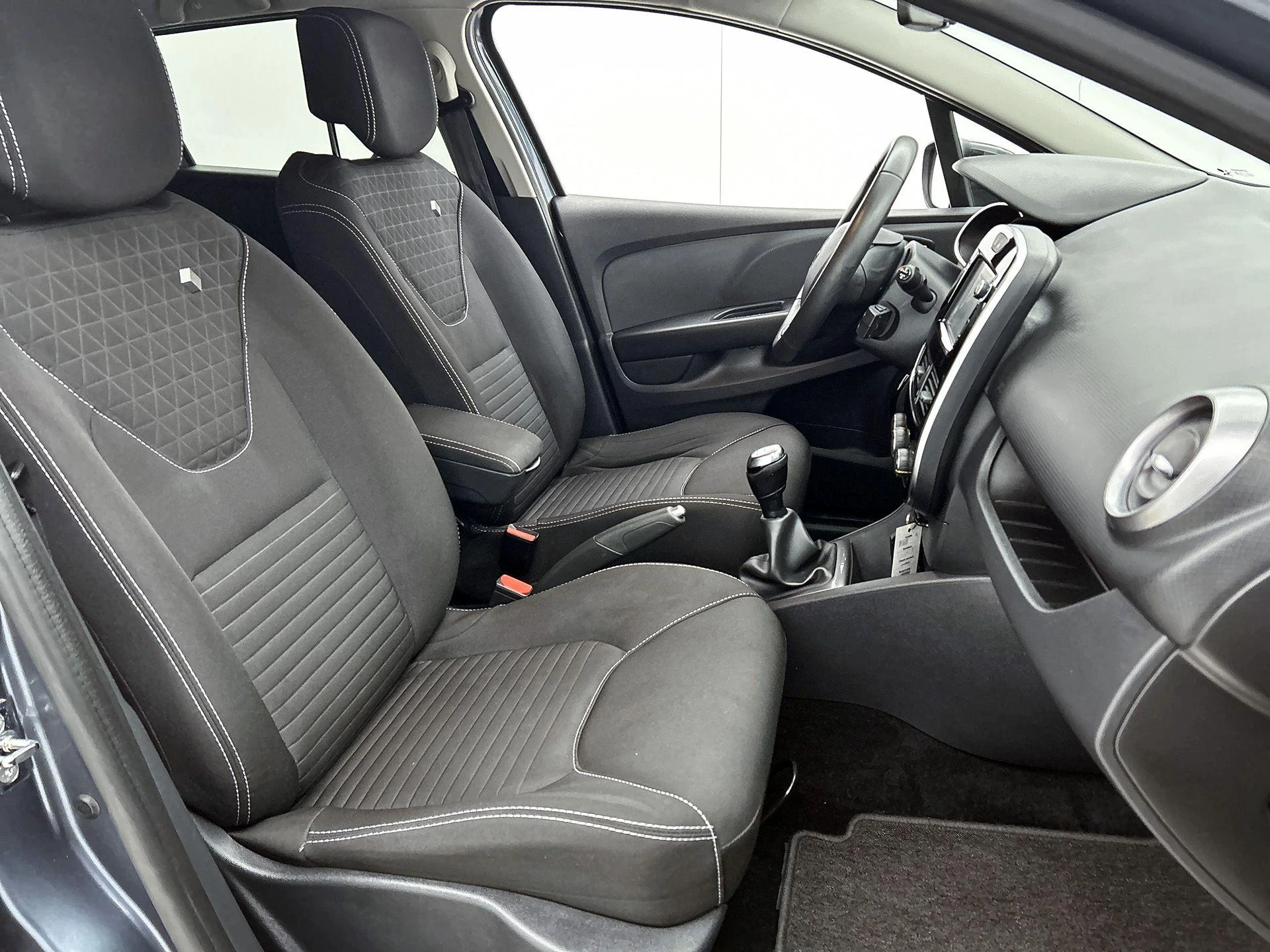 Renault-Clio-image-18