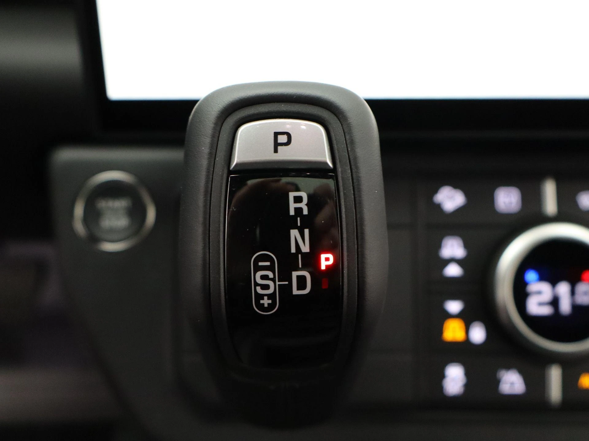 Land Rover-Defender-image-22