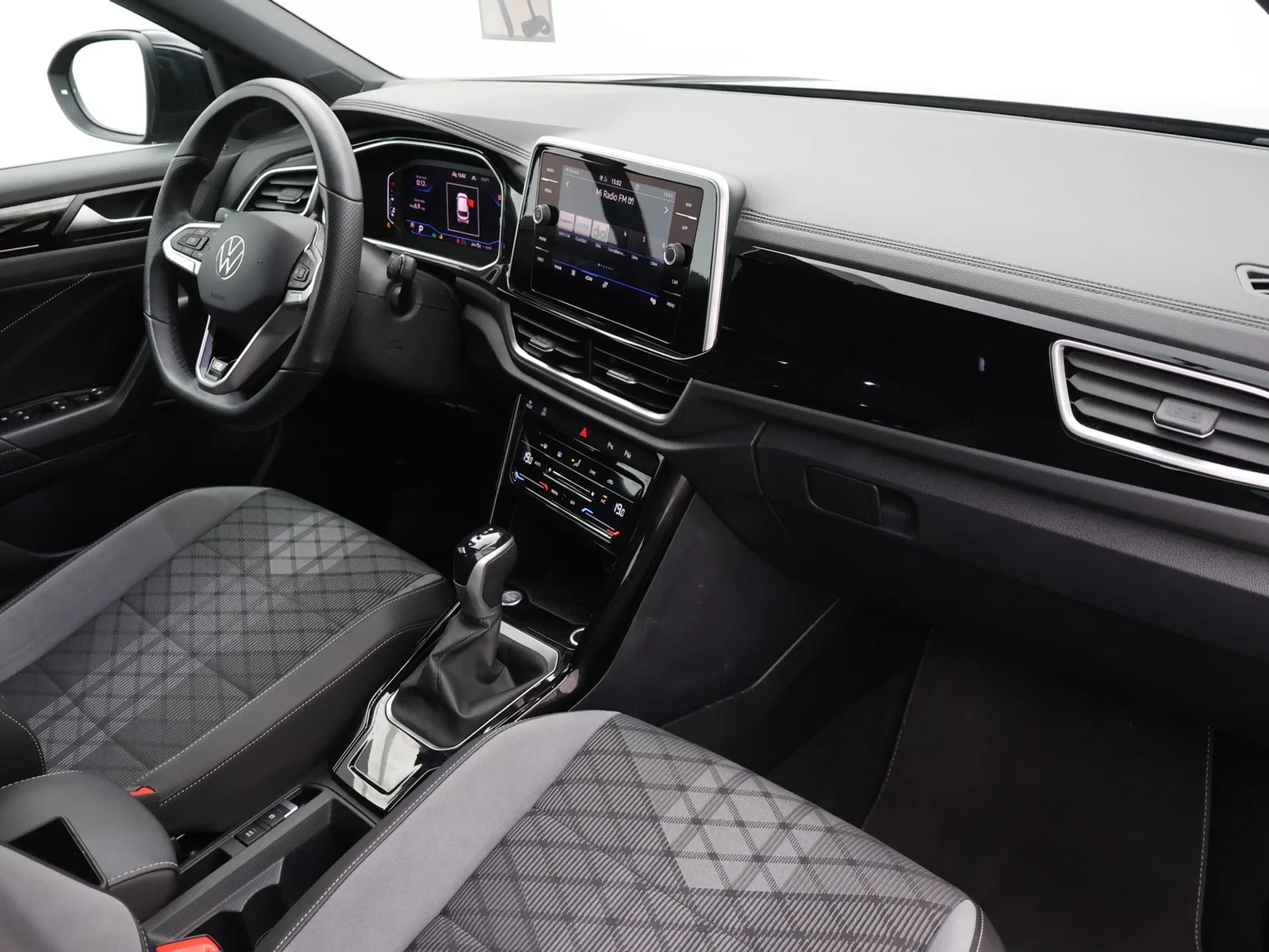 Volkswagen-T-Roc-image-2
