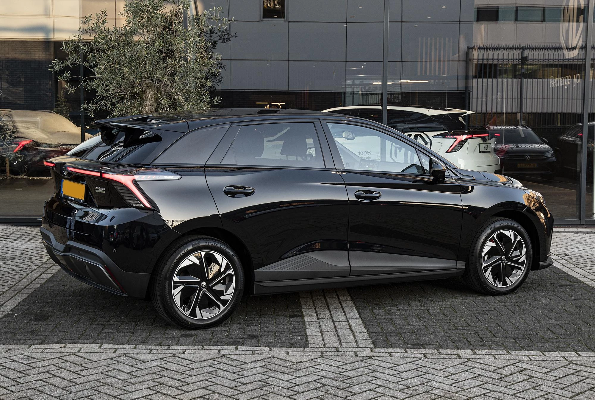 MG-MG4 EV-image-1