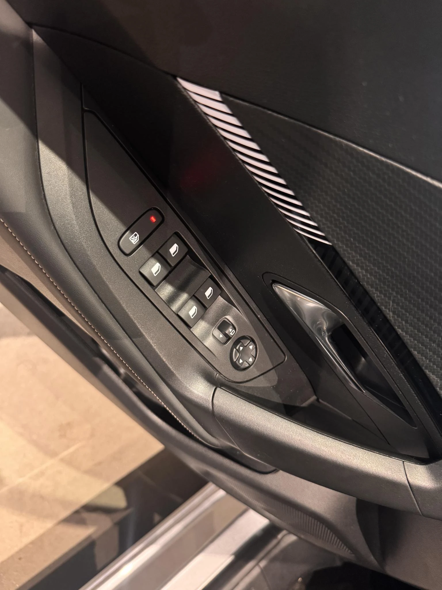 Peugeot 2008 1.2 Puretech 96kW S&S EAT8 Allure