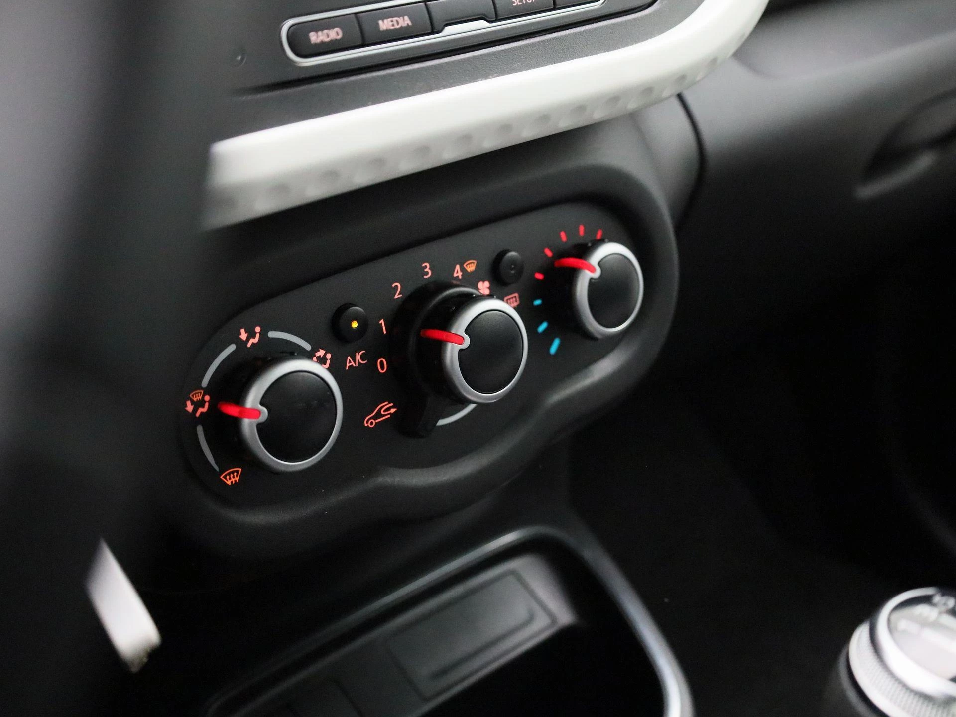 Renault-Twingo-image-14