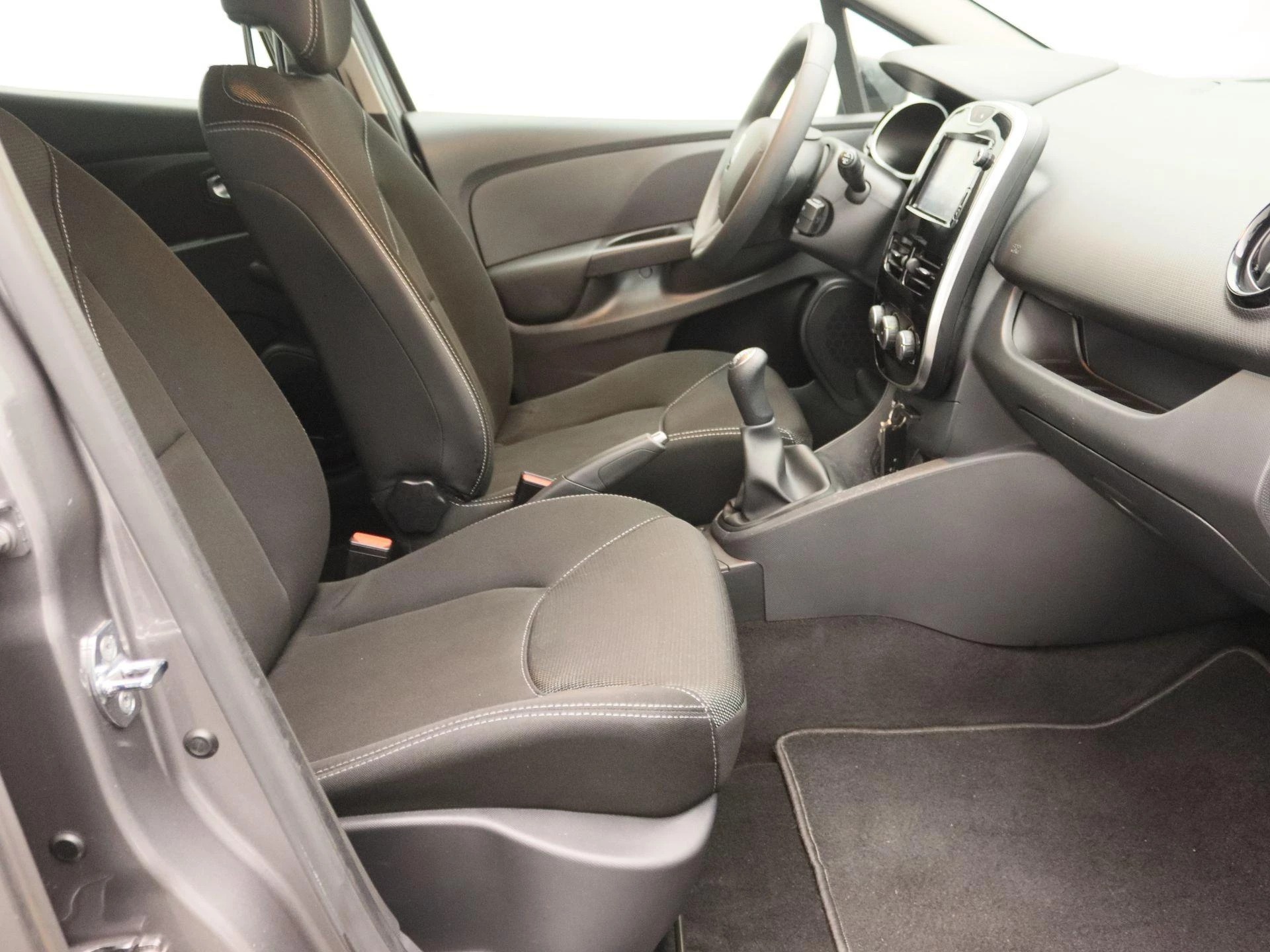 Renault-Clio-image-23