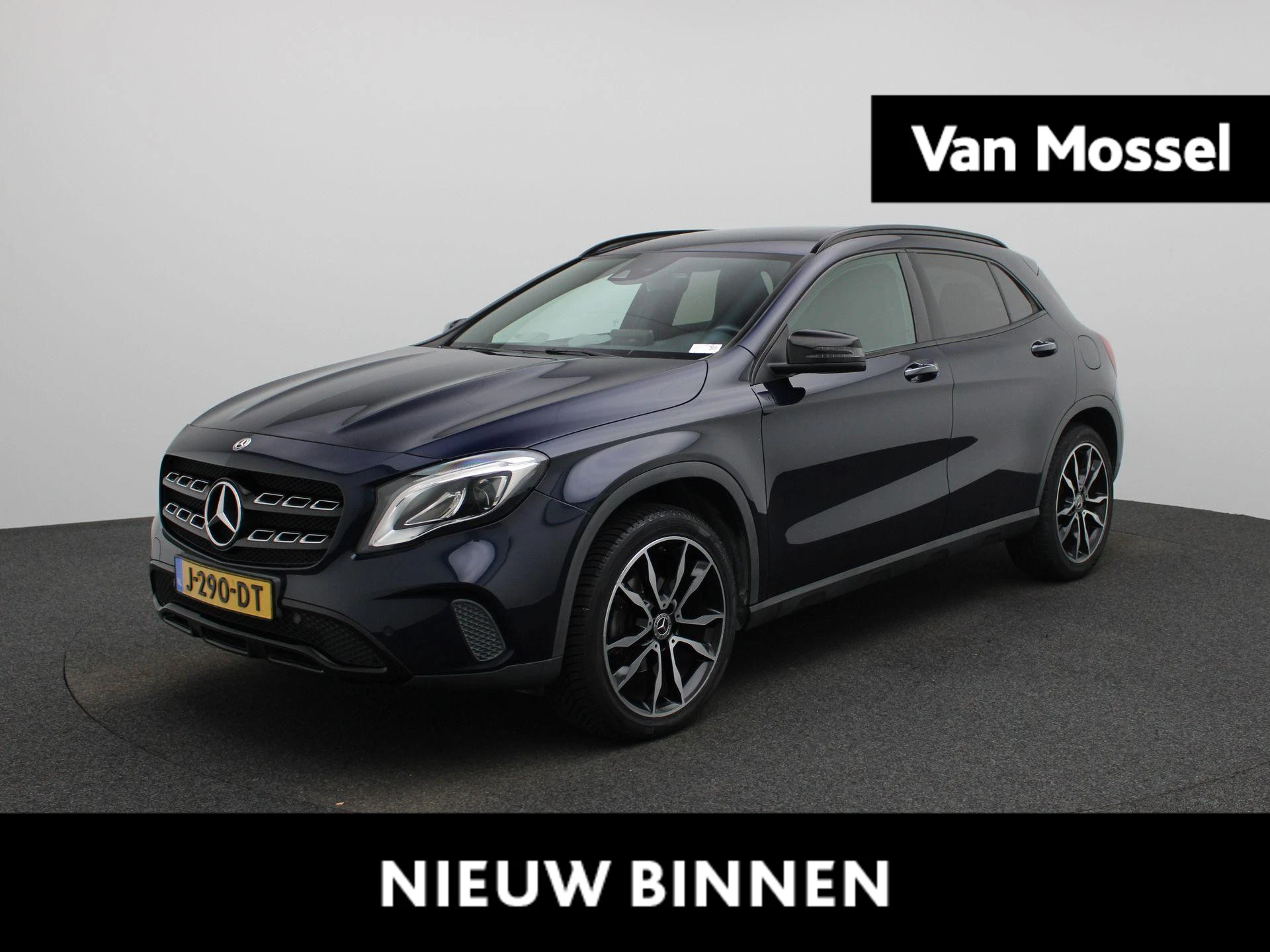 Mercedes-Benz-GLA-image-0