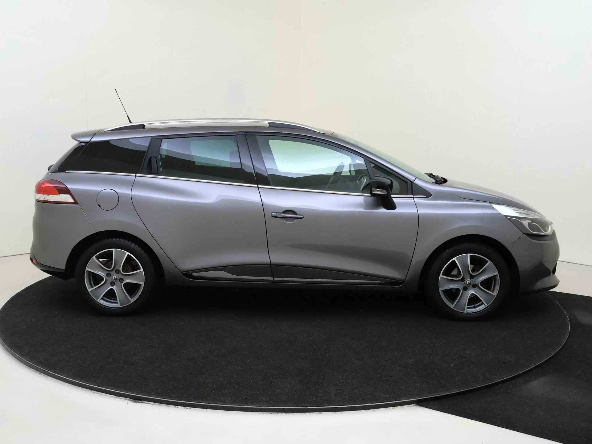 Renault-Clio-image-8