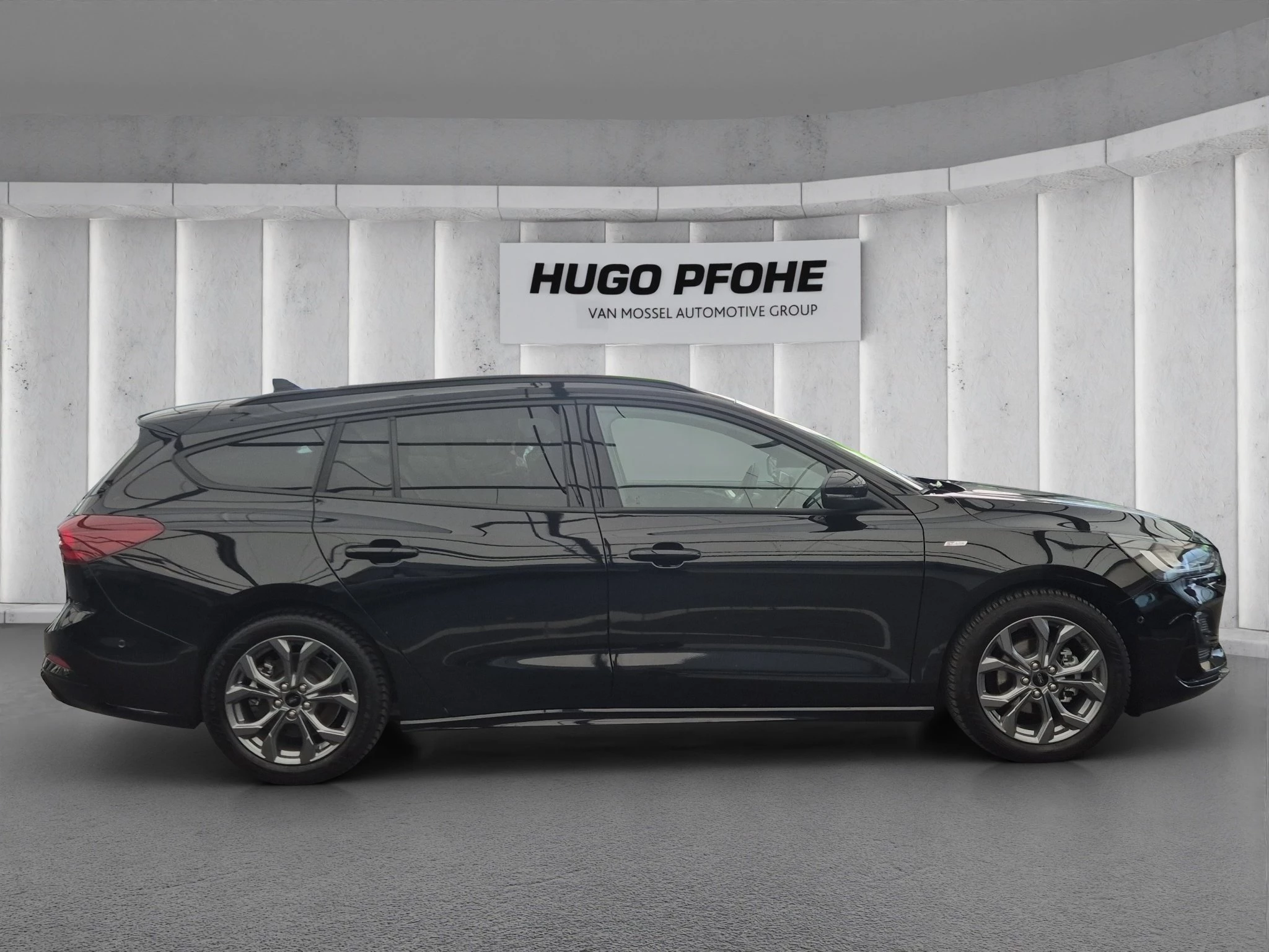 Ford Focus ST-Line X Turnier Aut.*AHK*ACC*HUD*KAM*NAVI*WINTER-PKT.