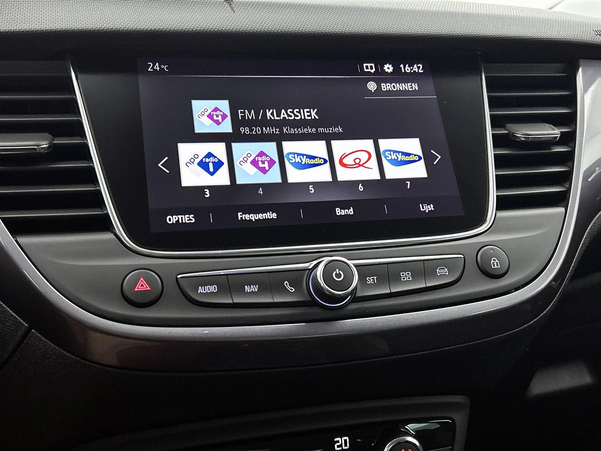 Opel-Crossland X-image-32