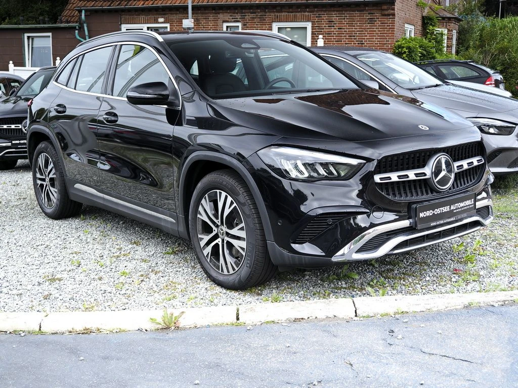 Mercedes-Benz-GLA 200 d-image-4