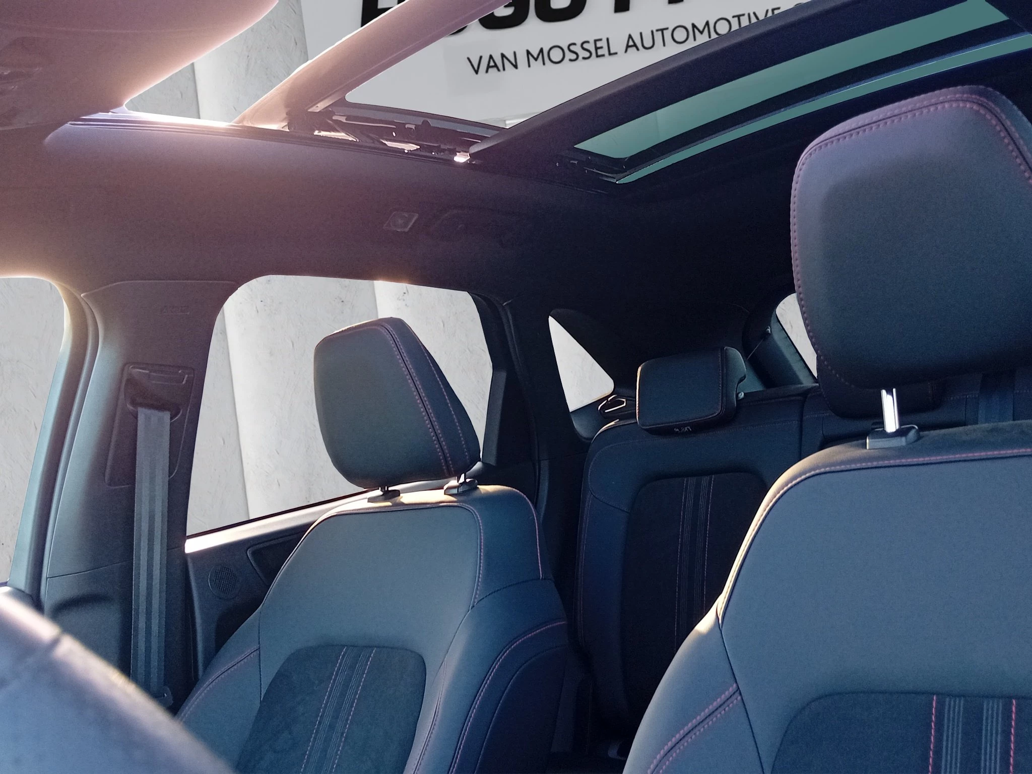 Ford Kuga ST-Line X Aut.*PANO*AHK*360GRAD*LED-MATRIX*NAVI*GRA*WINTER-PKT.