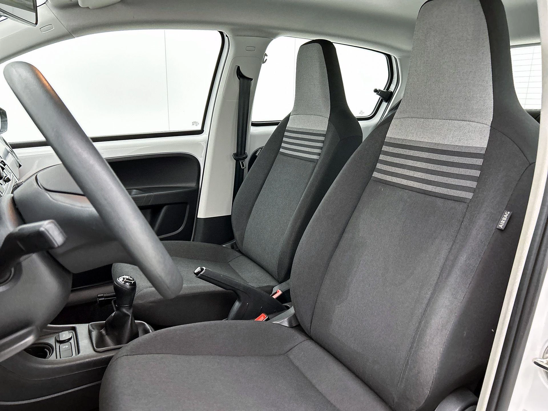 Volkswagen-up!-image-11
