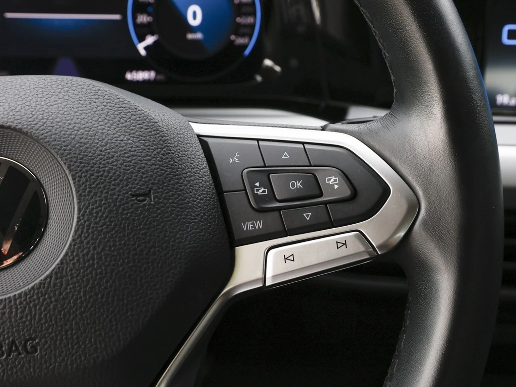 Volkswagen-Golf-image-14