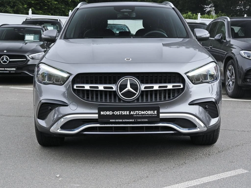 Mercedes-Benz-GLA 200-image-2