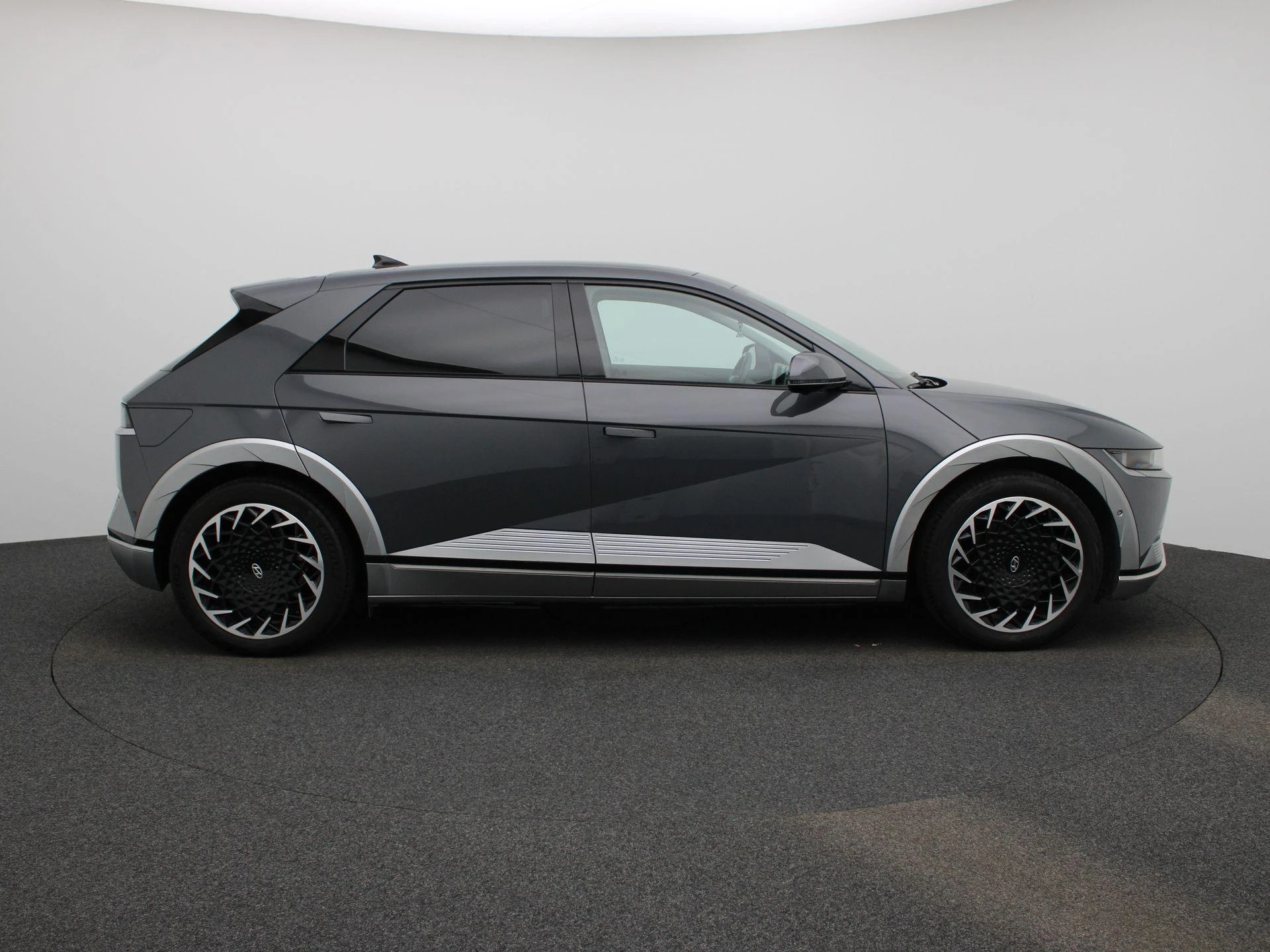 Hyundai-IONIQ 5-image-5