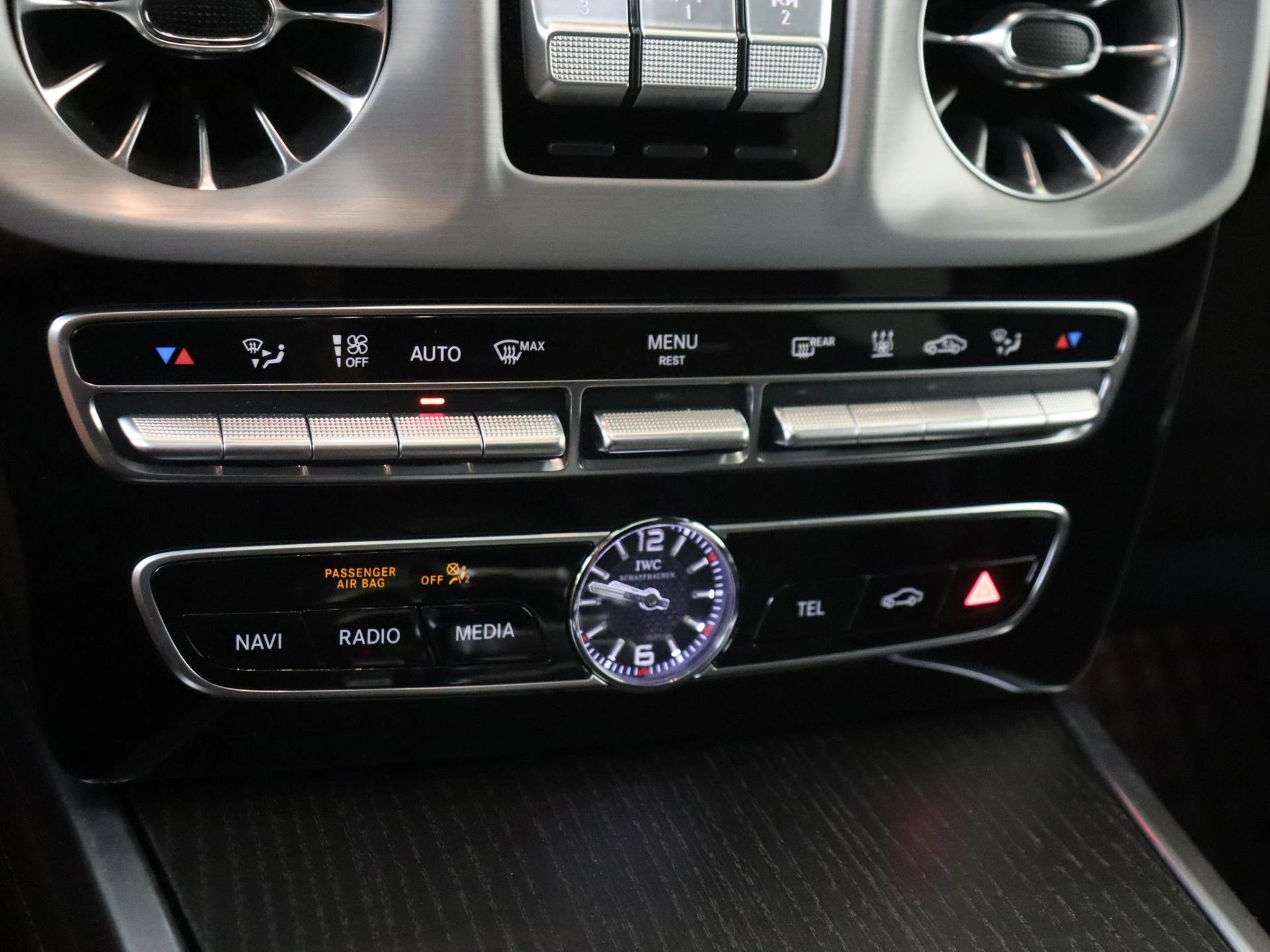 Mercedes-Benz-G-Klasse-image-27
