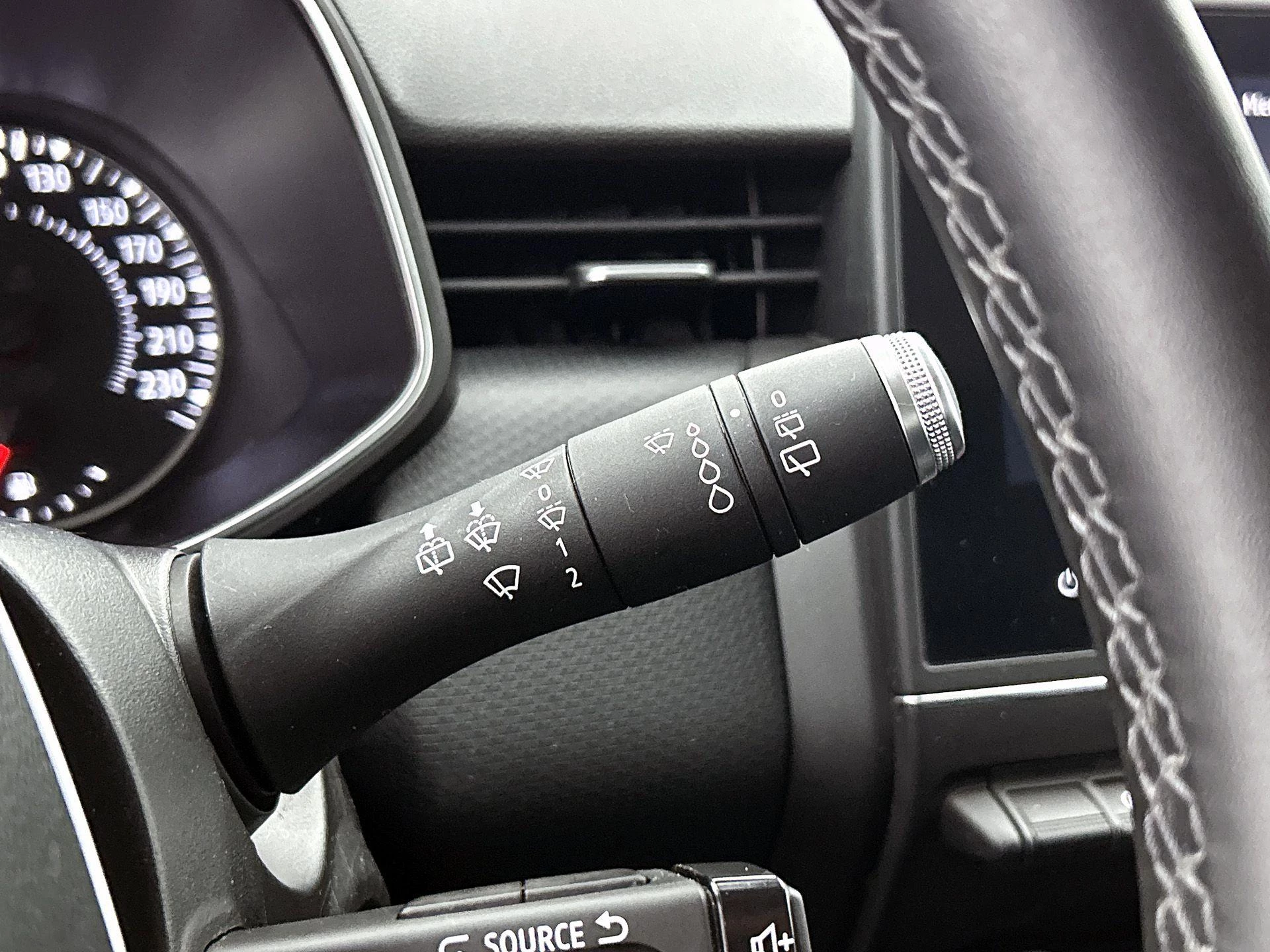 Renault-Clio-image-11