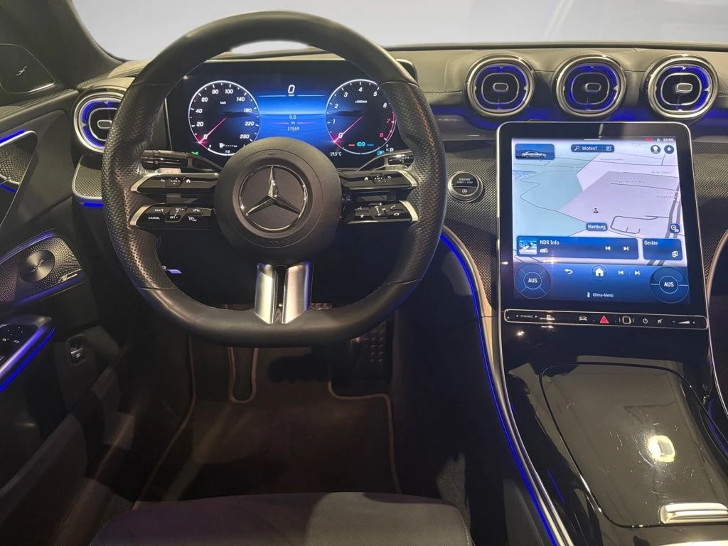 Mercedes-Benz-C-Klasse 300-image-10