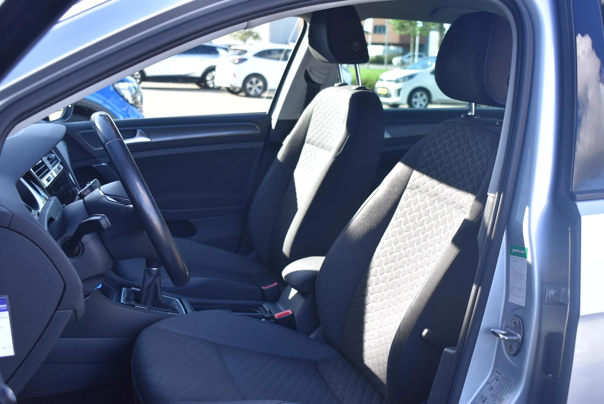 Volkswagen-Golf-image-37