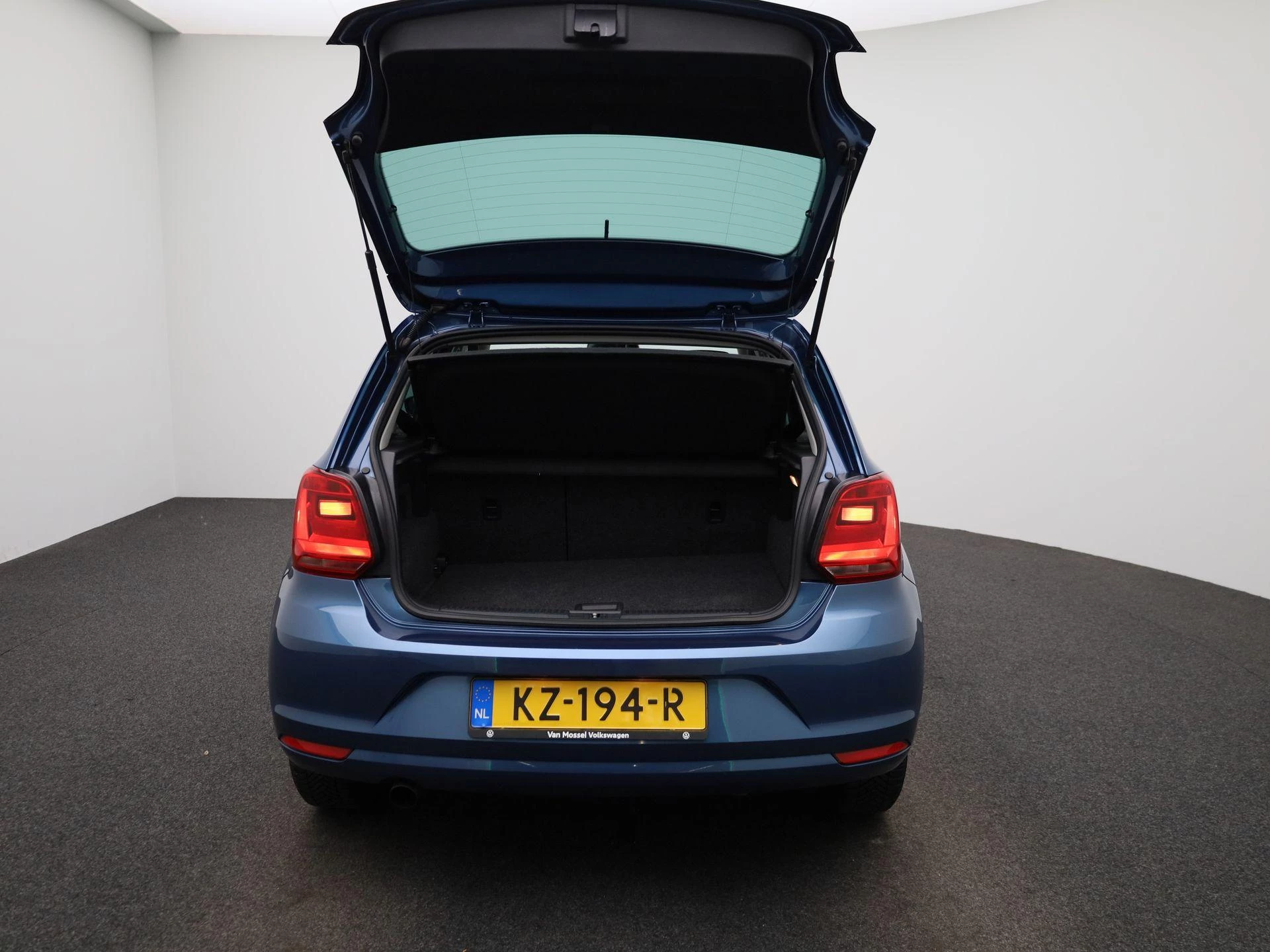 Volkswagen-Polo-image-10