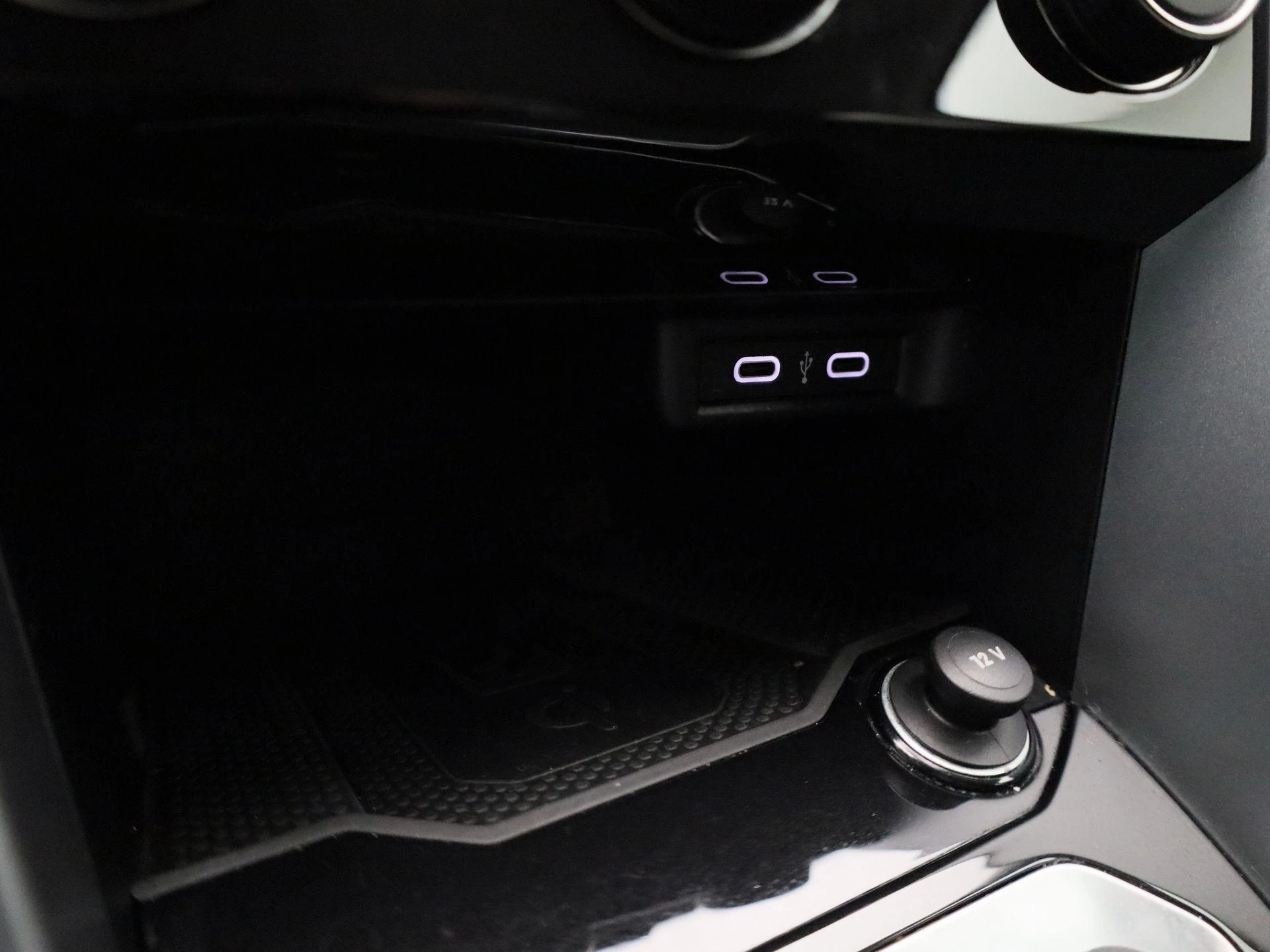 Volkswagen-T-Roc-image-27
