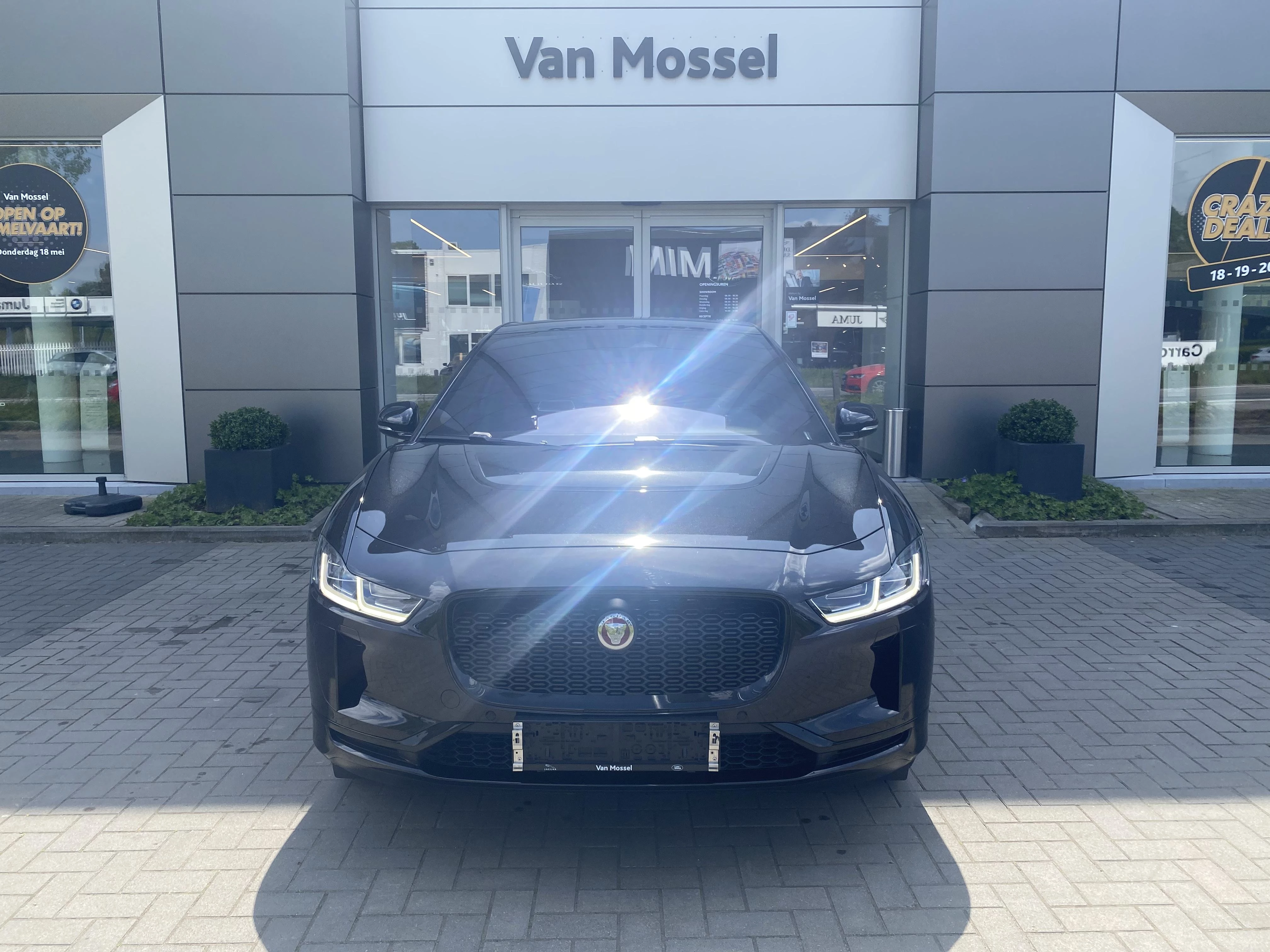 Jaguar-I-PACE-image-4