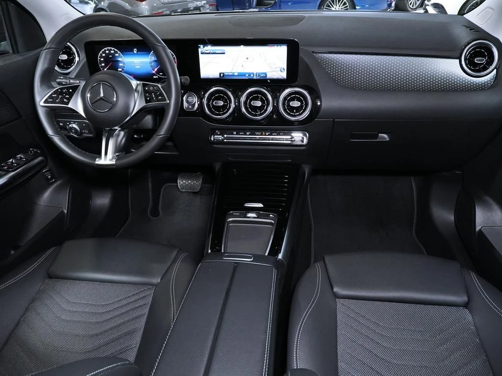 Mercedes-Benz-GLA 220-image-13