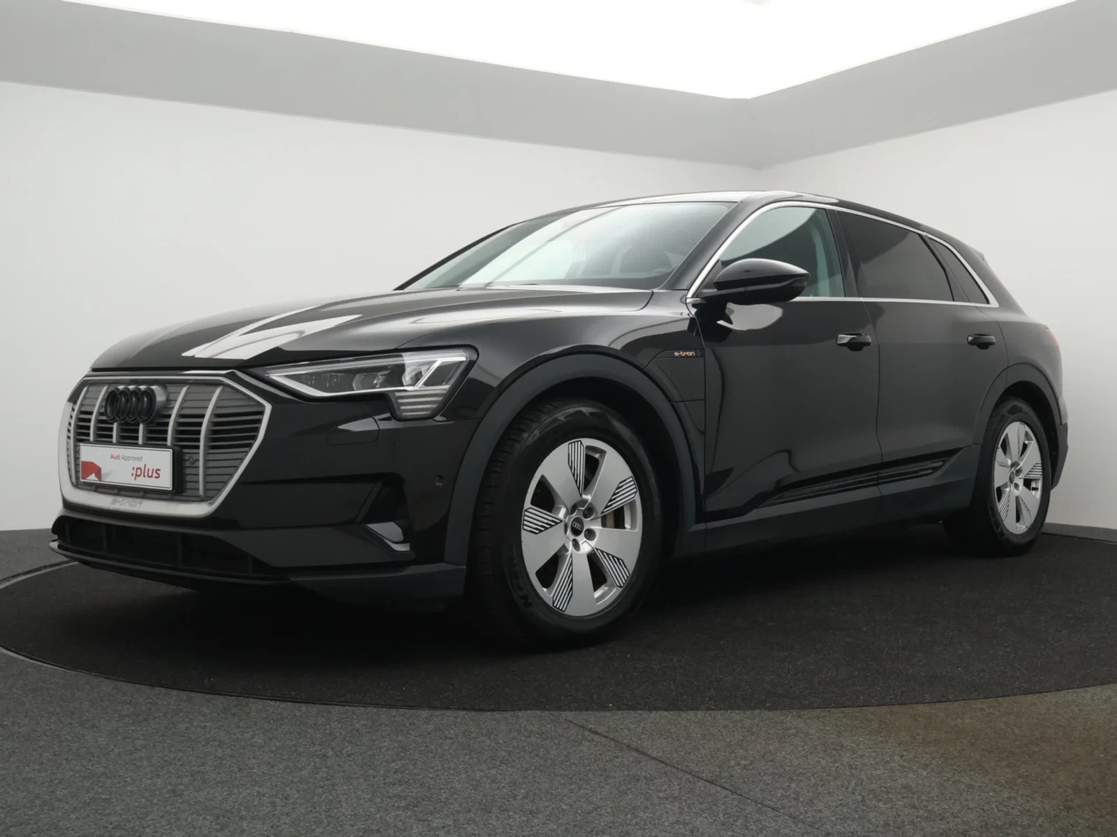 Audi-e-tron-image-0