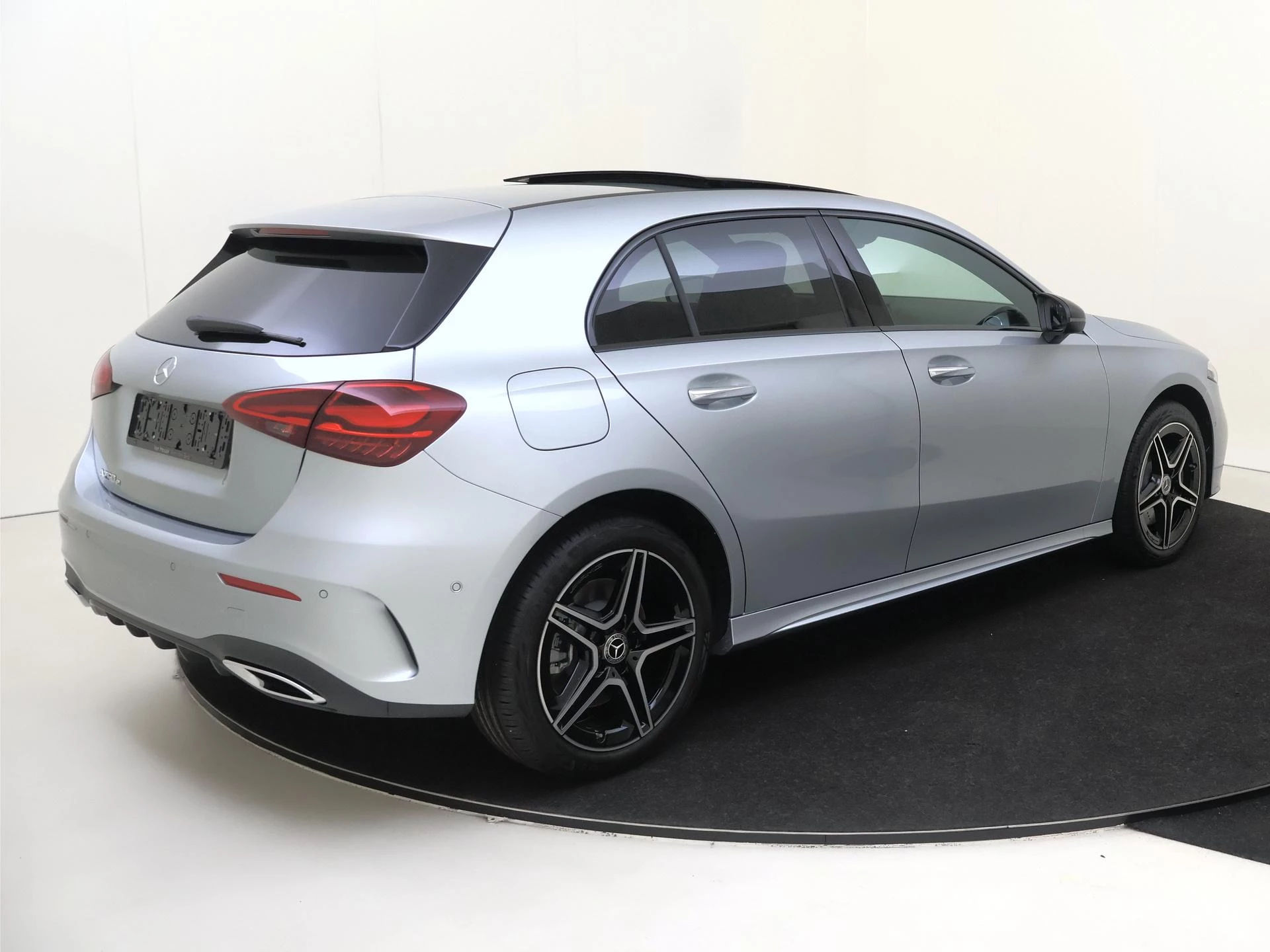 Mercedes-Benz-A-Klasse-image-3