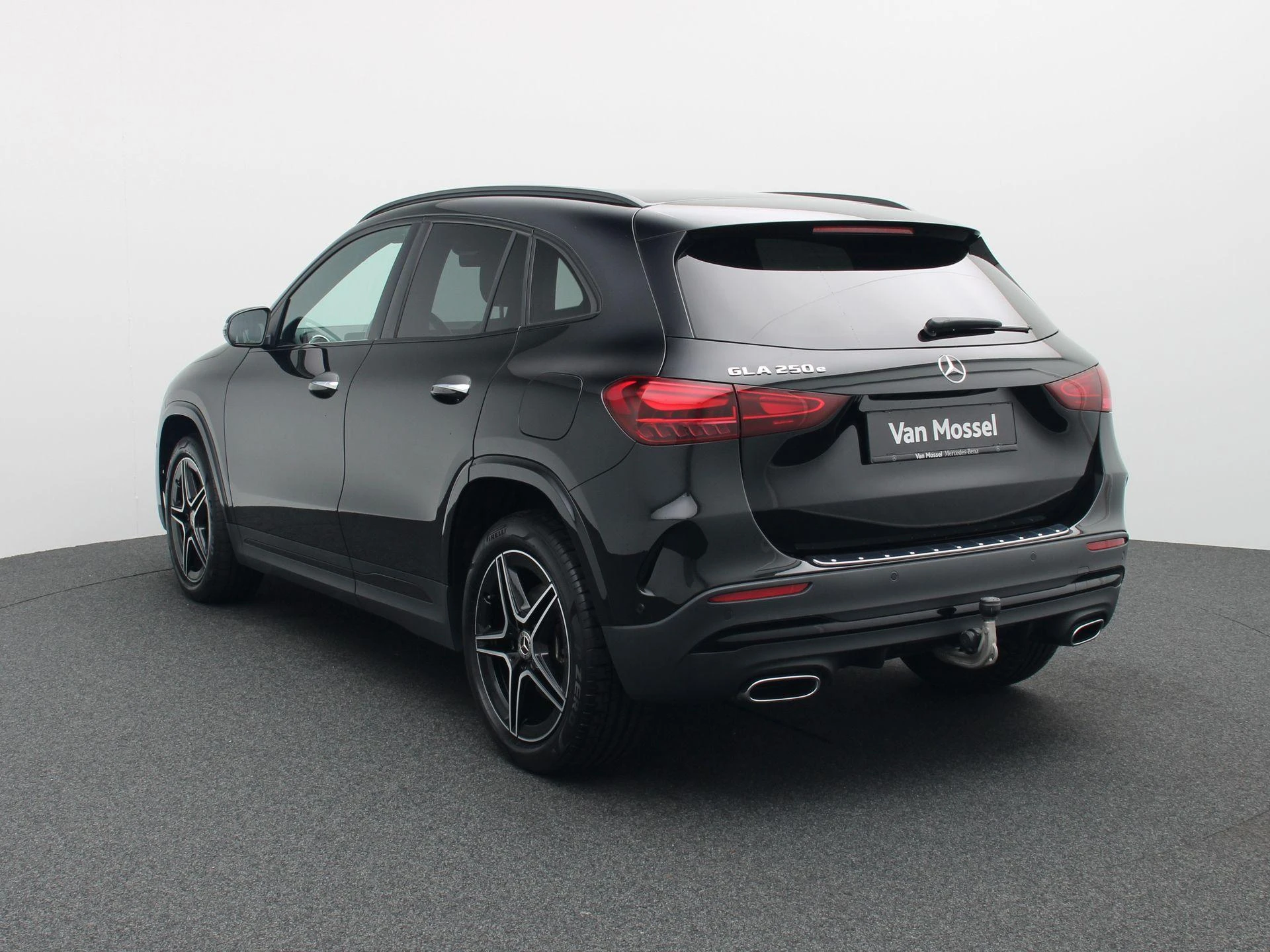 Mercedes-Benz-GLA-image-1