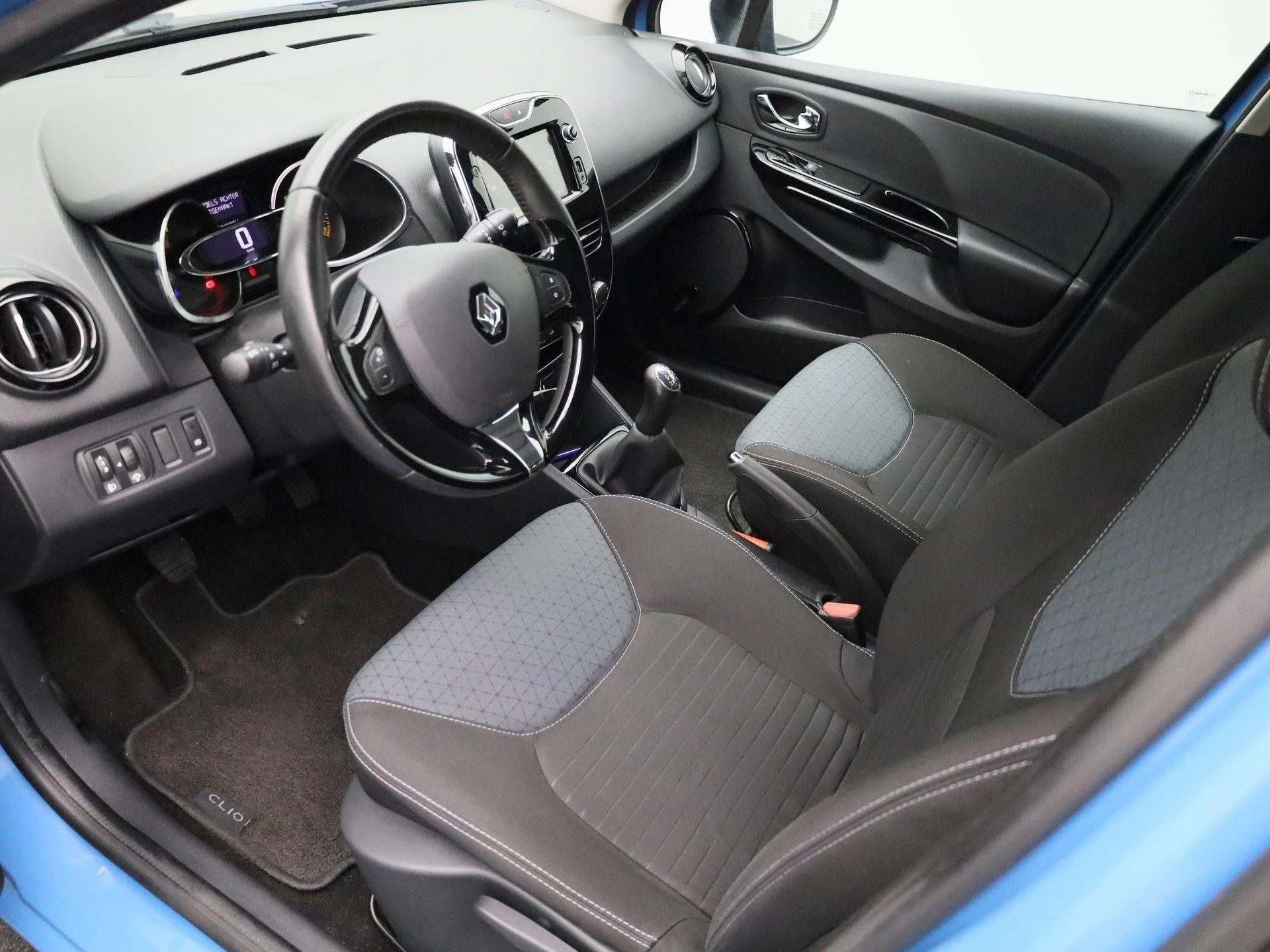 Renault-Clio-image-15